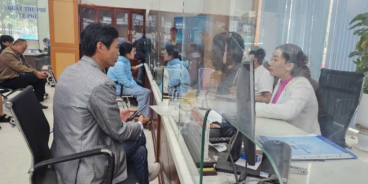 Nghiêm túc làm việc ngày đầu năm mới