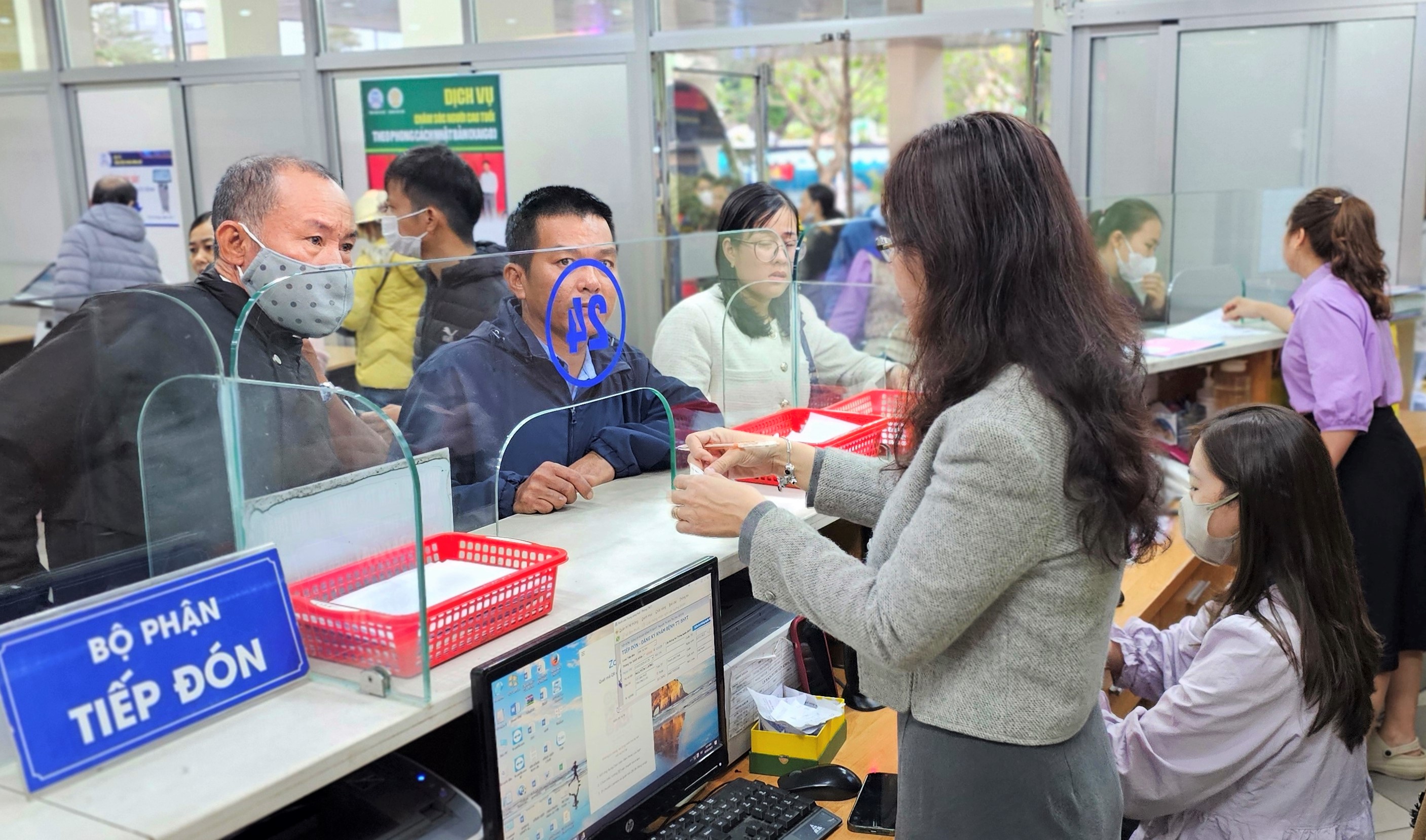 Khám bệnh đầu năm, chăm lo sức khỏe