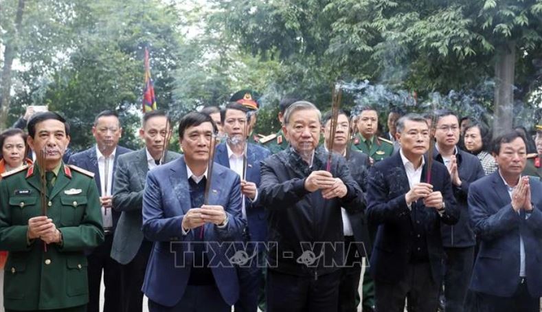 Tổng Bí thư Tô Lâm dâng hương tưởng niệm các Vua Hùng