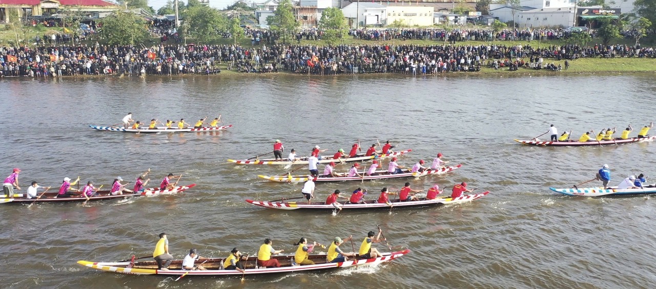 Quảng Điền sôi nổi giải đua ghe Xuân Ất Tỵ 2025