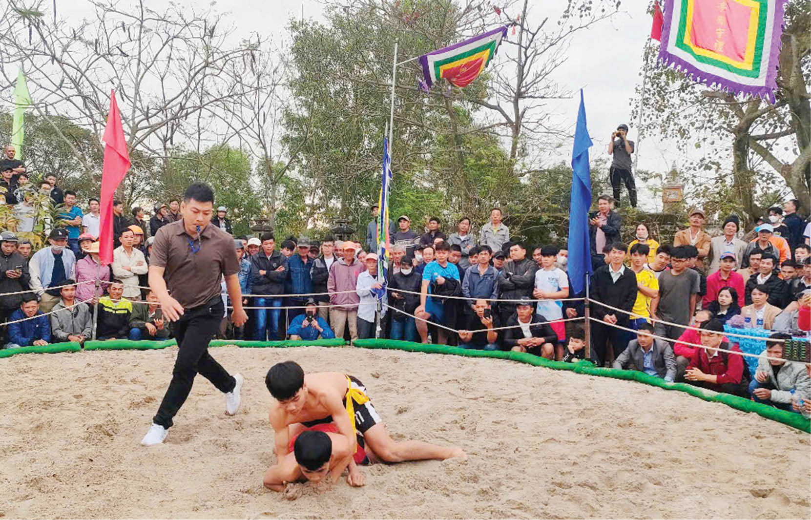 Lan man chuyện vật đầu xuân