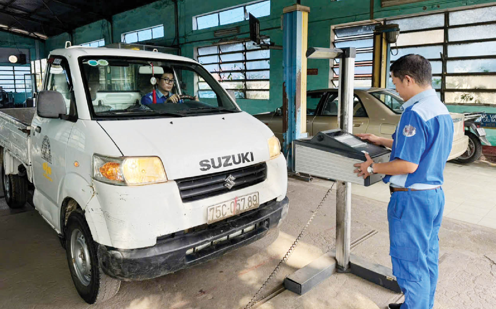 Không được đăng kiểm vì lỗi kỹ thuật do đèn pha