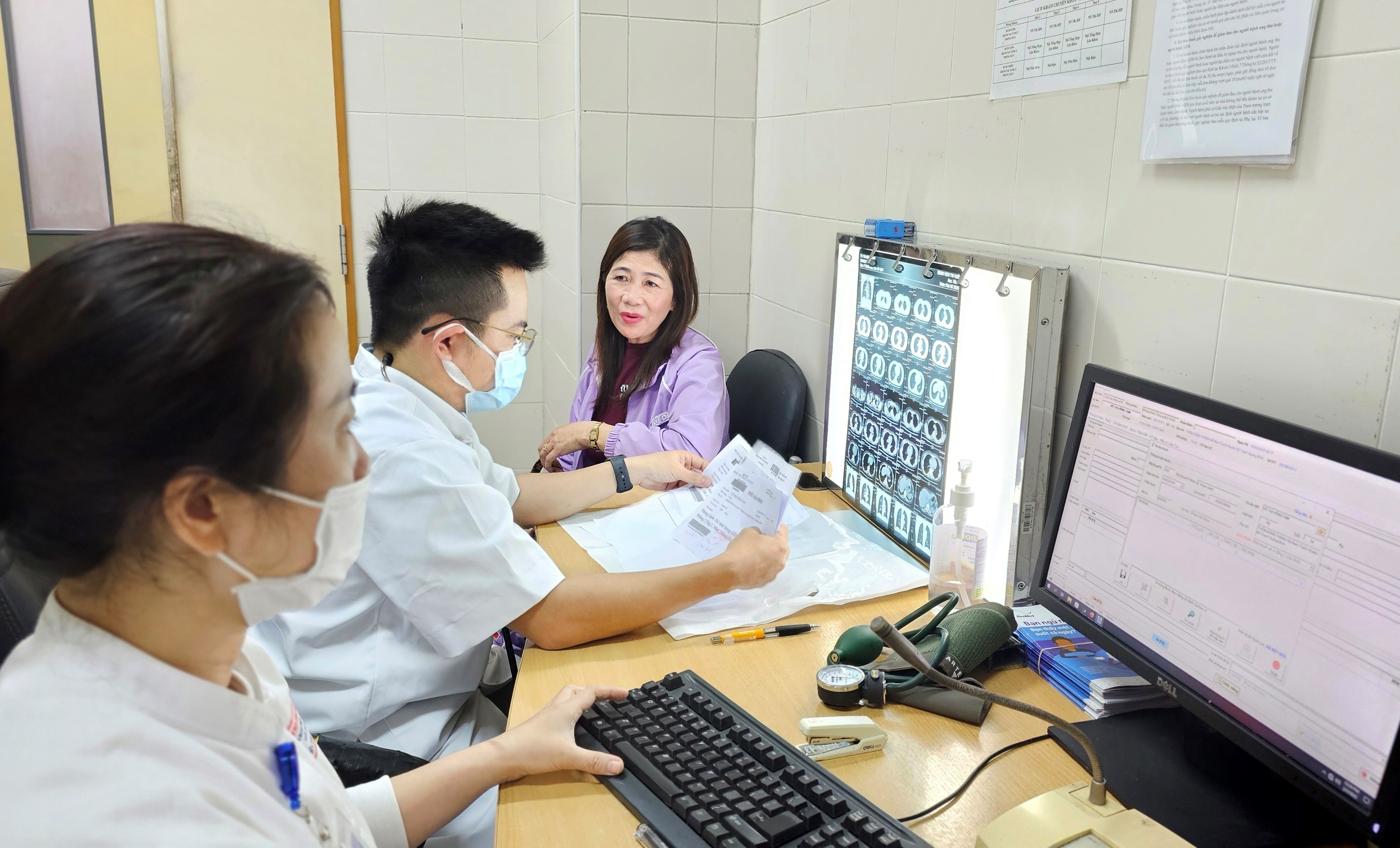 Tăng thời gian khám bệnh phục vụ người dân