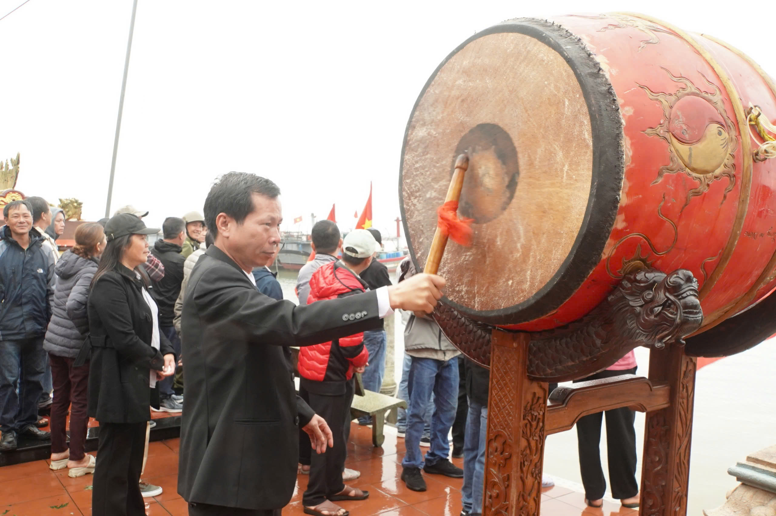 Ra quân đánh bắt thuỷ sản