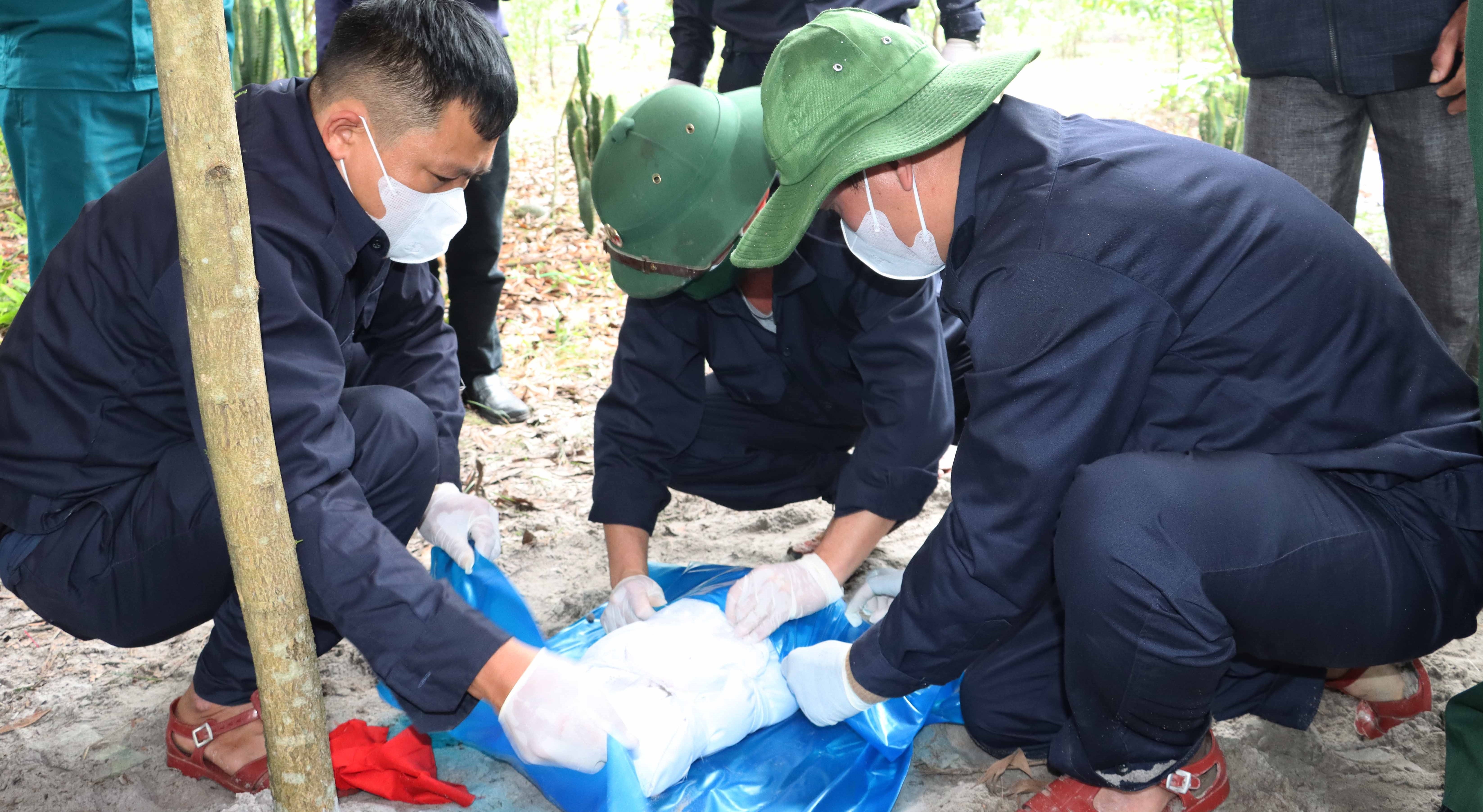 Đội quy tập 192 cất bốc hài cốt liệt sĩ tại thị xã Phong Điền