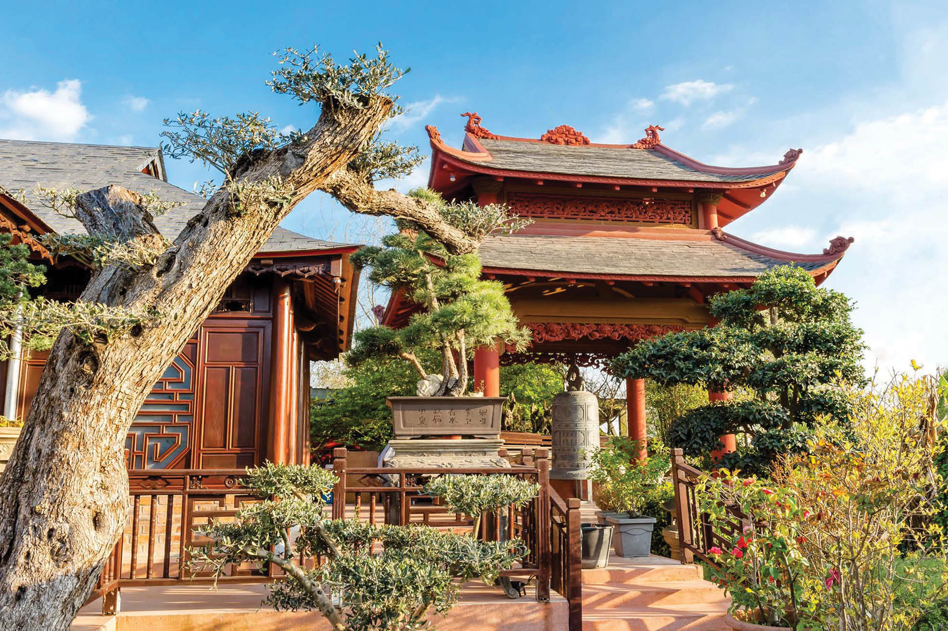 Người đưa nhà rường Huế đi Pháp