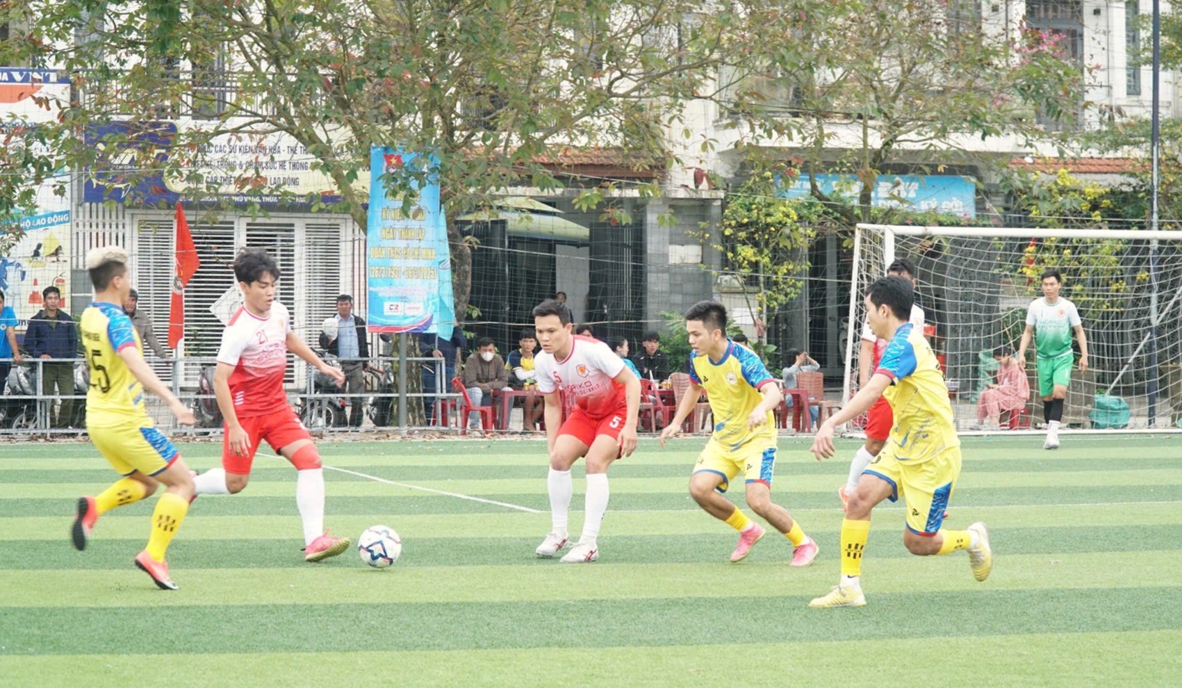 12 đội bóng tranh tài tại Giải Bóng đá thanh niên thành phố lần thứ VII