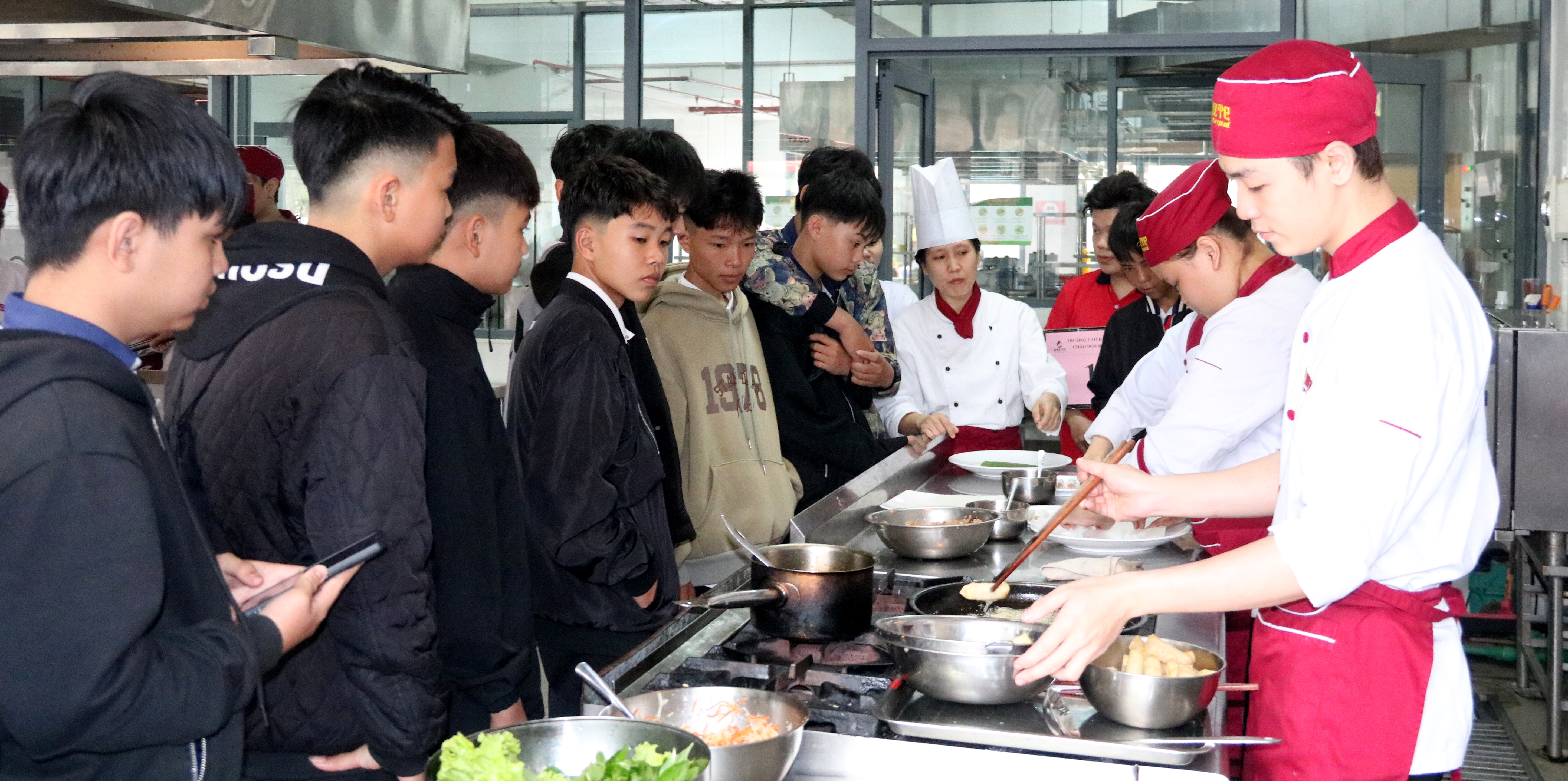 Gần 900 học sinh tham gia ngày hội ‘‘Hành trình trải nghiệm ước mơ’’