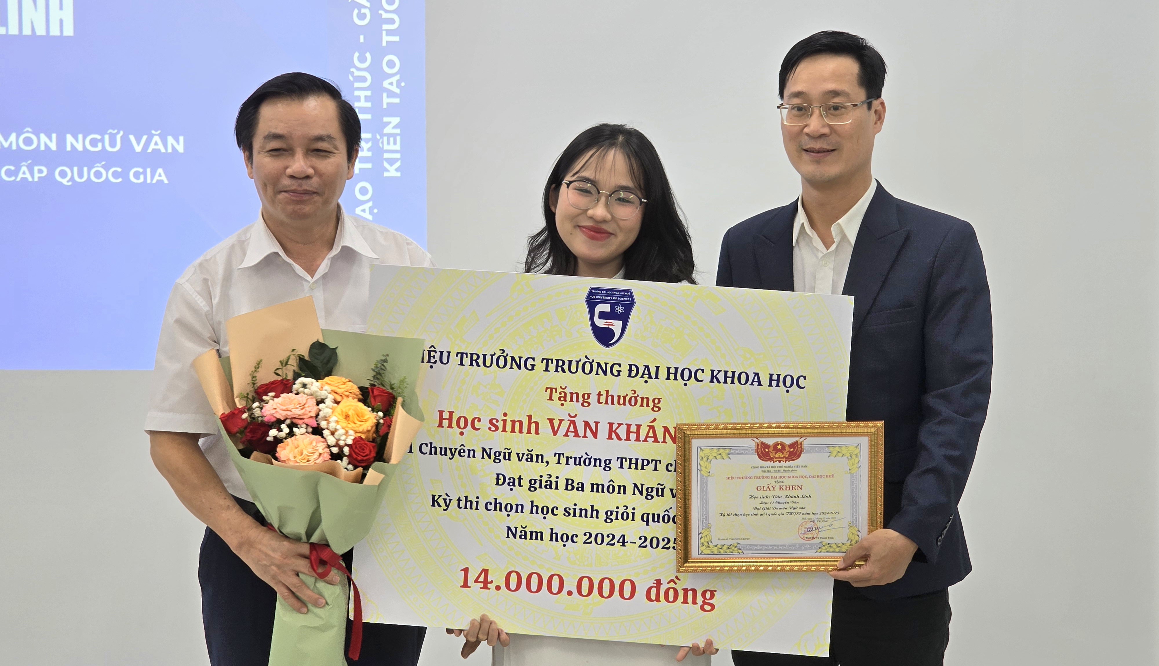 ​Tuyên dương và khen thưởng học sinh giỏi quốc gia