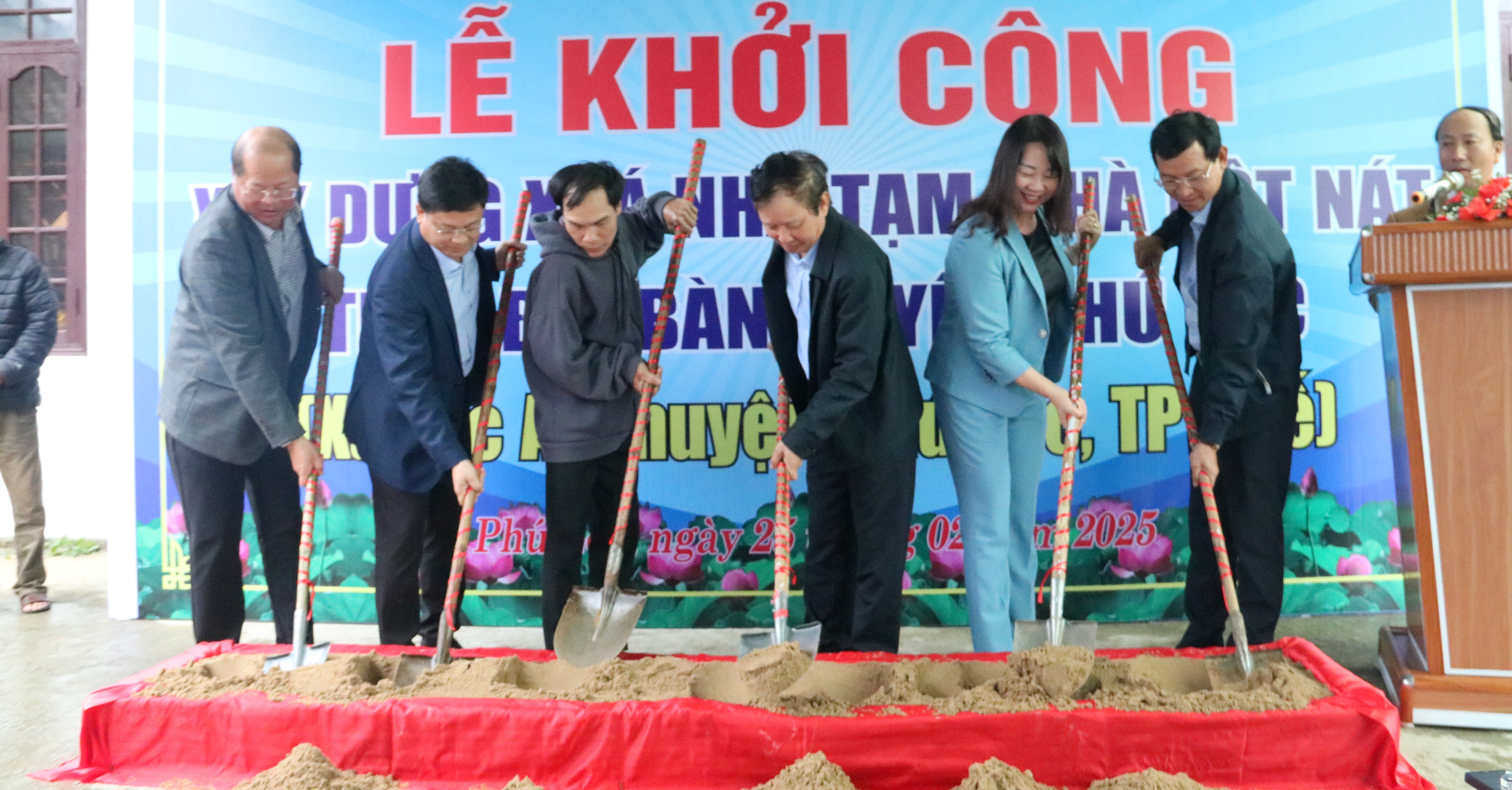 Khởi công xóa nhà tạm, nhà dột nát trên địa bàn huyện Phú Lộc