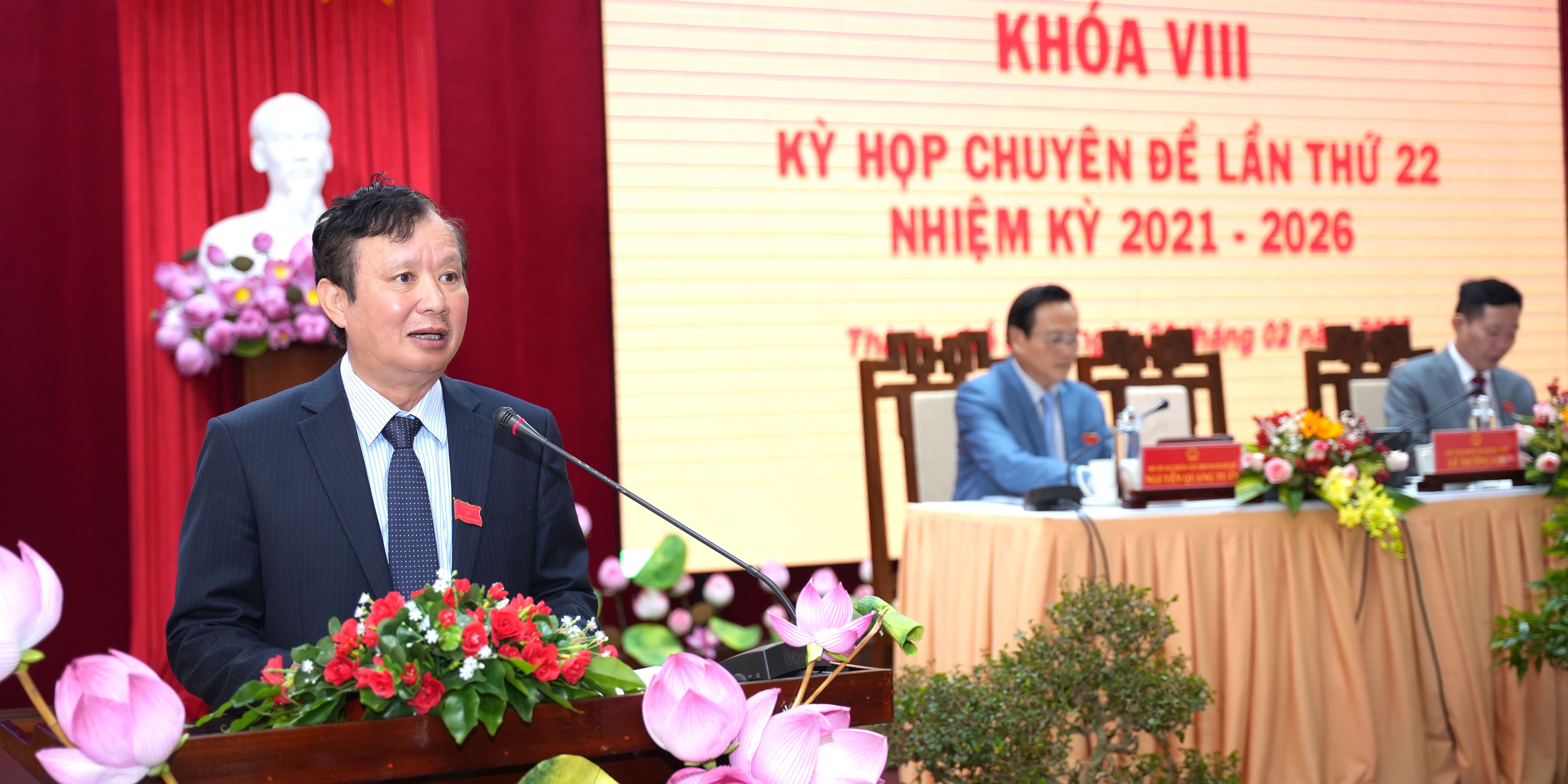 Thông qua nhiều nghị quyết, tạo cơ sở để bứt phá phát triển kinh tế