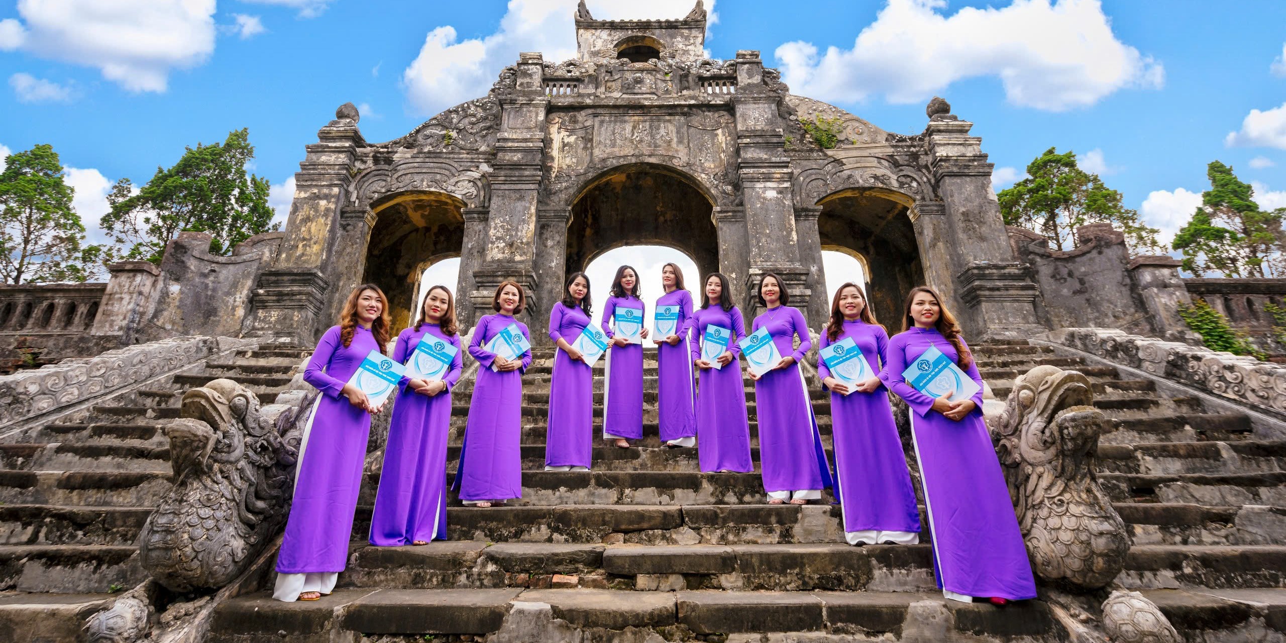 Lan tỏa vẻ đẹp áo dài