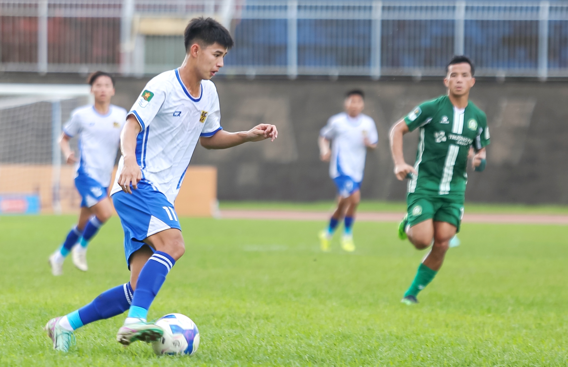 Vẫn chưa thấy nụ cười trên sân Tự Do