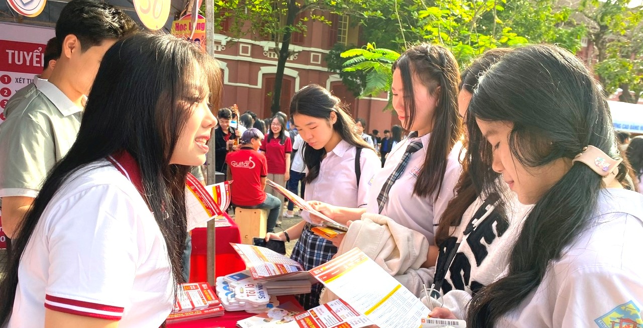 Tư vấn học sinh tìm kiếm nghề nghiệp tương lai phù hợp nhất