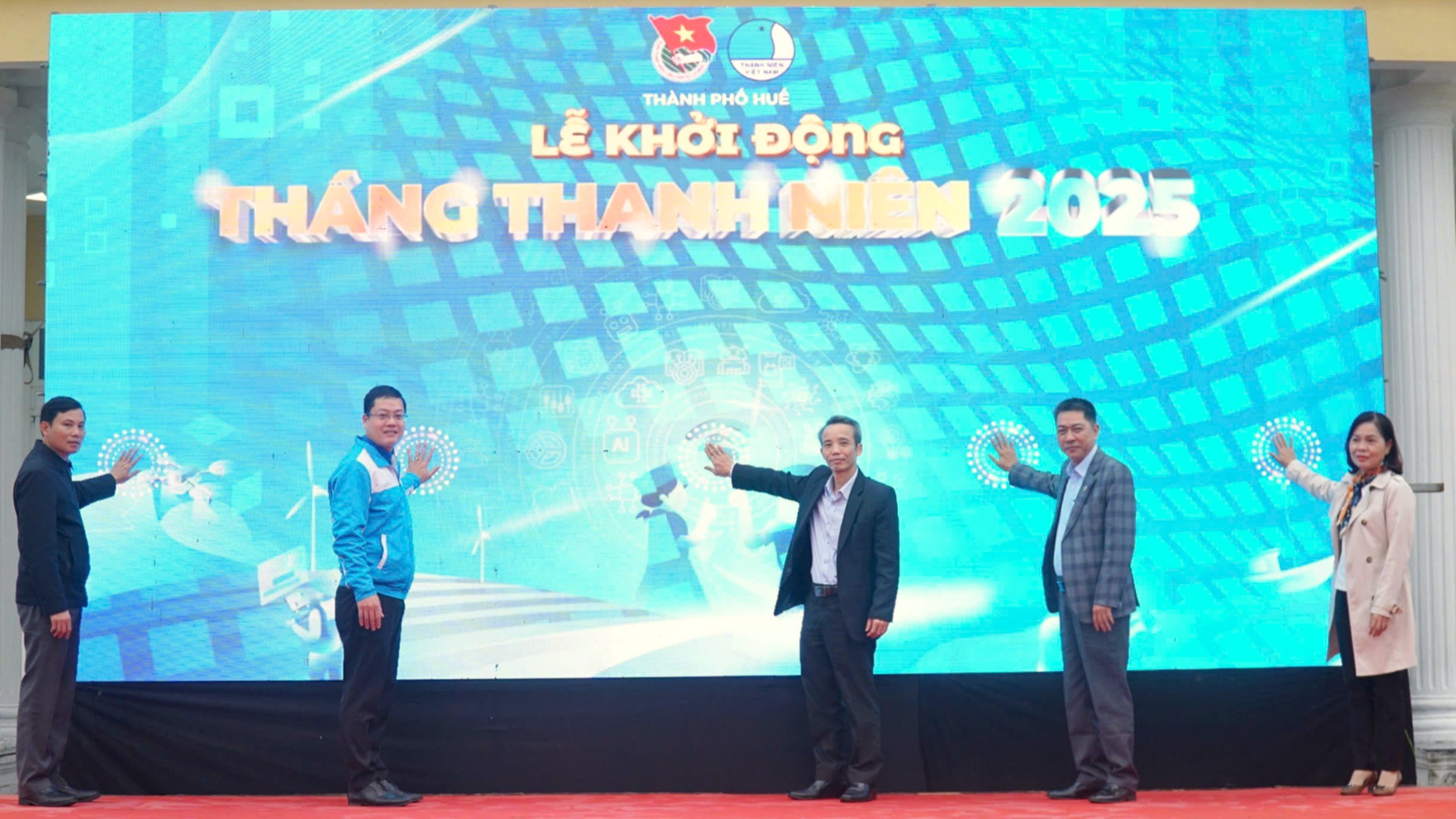 Tuổi trẻ thành phố Huế tự hào, vững tin theo Đảng