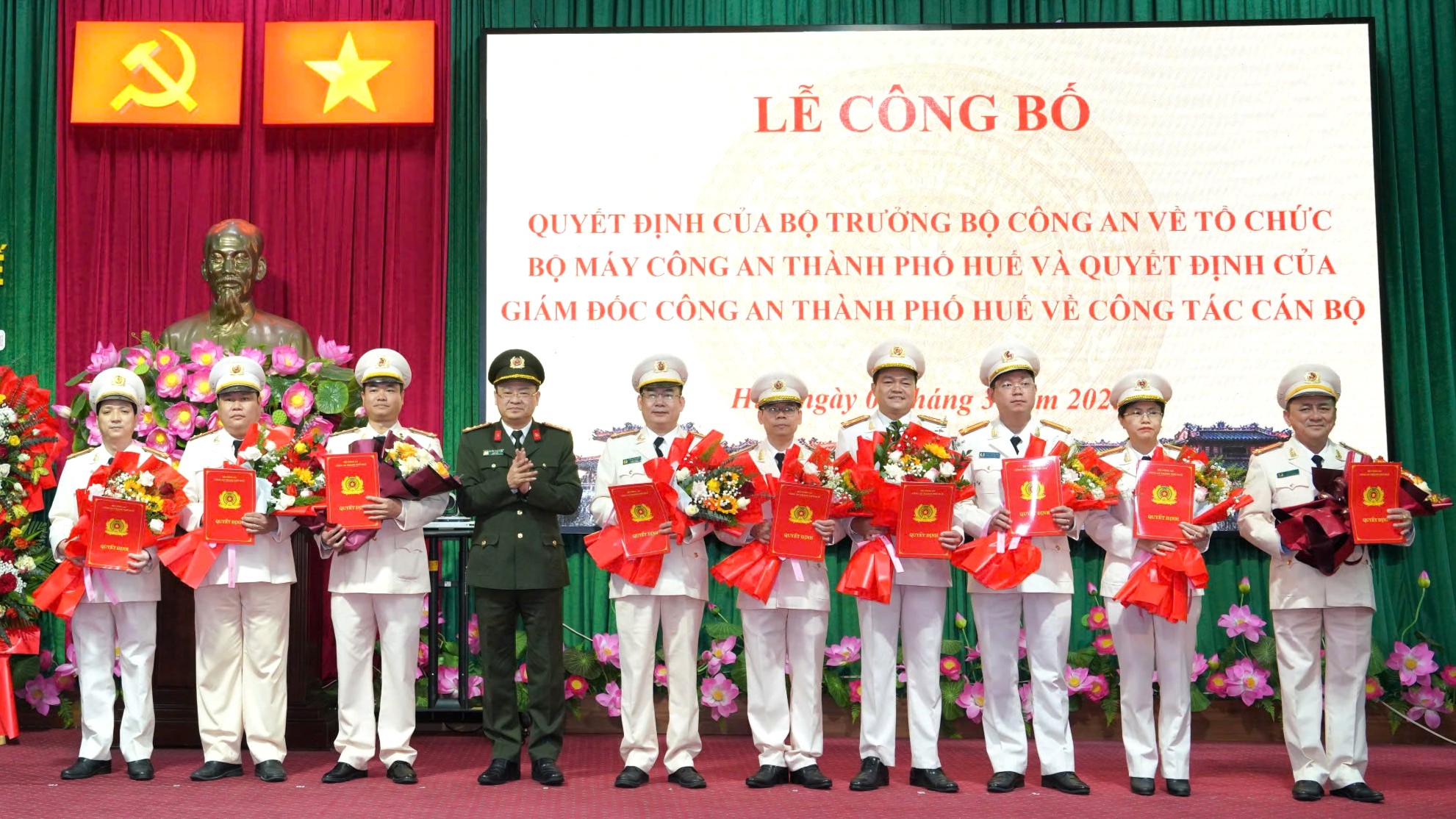 Công an TP Huế công bố các quyết định về tổ chức bộ máy và công tác cán bộ