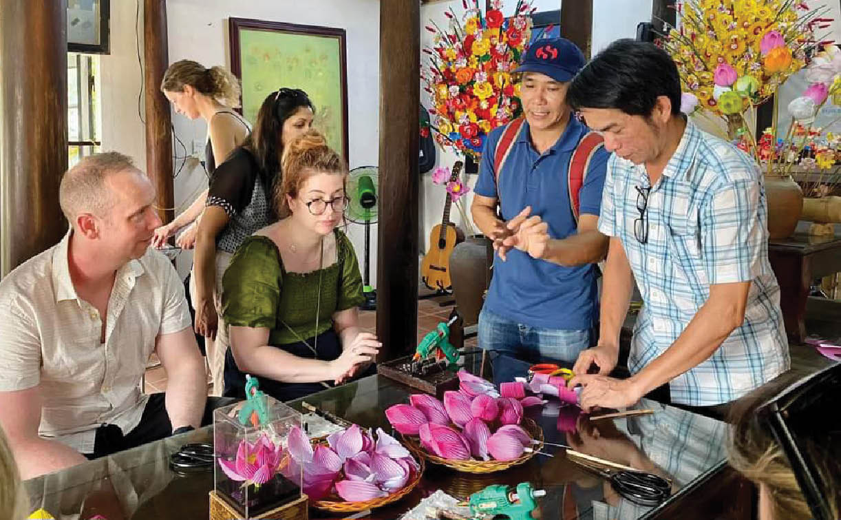 Phát triển du lịch từ kết nối làng nghề