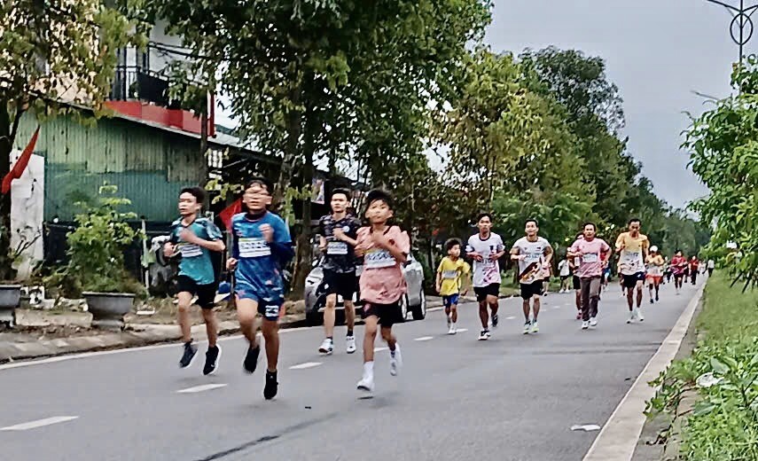 Gần 1 500 vận động viên tham gia Giải chạy “Nắng Tháng ba”