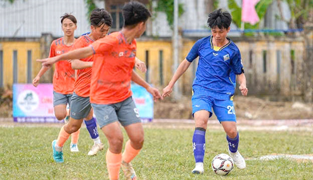 Giải Bóng đá truyền thống học sinh THPT 13 đội bóng vào chung kết