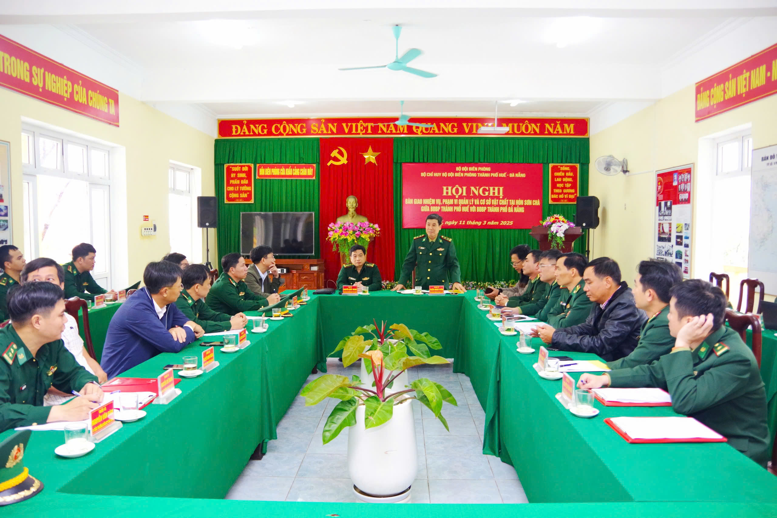 Bàn giao Hòn Sơn Chà cho Bộ đội Biên phòng thành phố Đà Nẵng