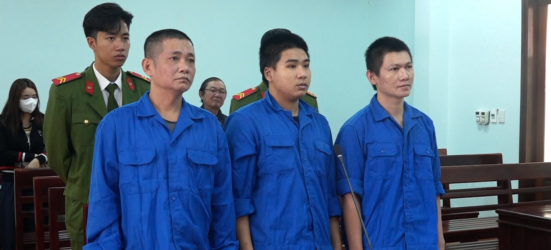 Rủ nhau cướp tài sản, cùng nhau vào tù