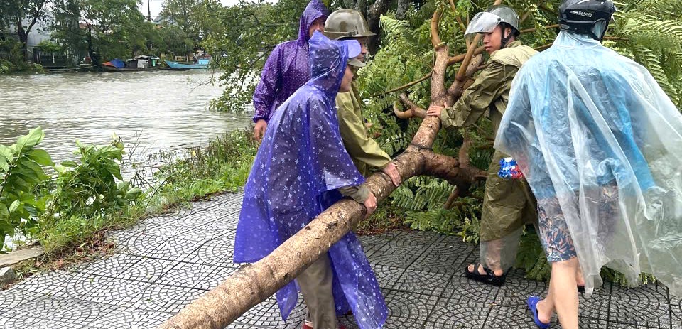 Cảnh báo dông tố, lốc sét, mưa đá và mưa lớn cục bộ