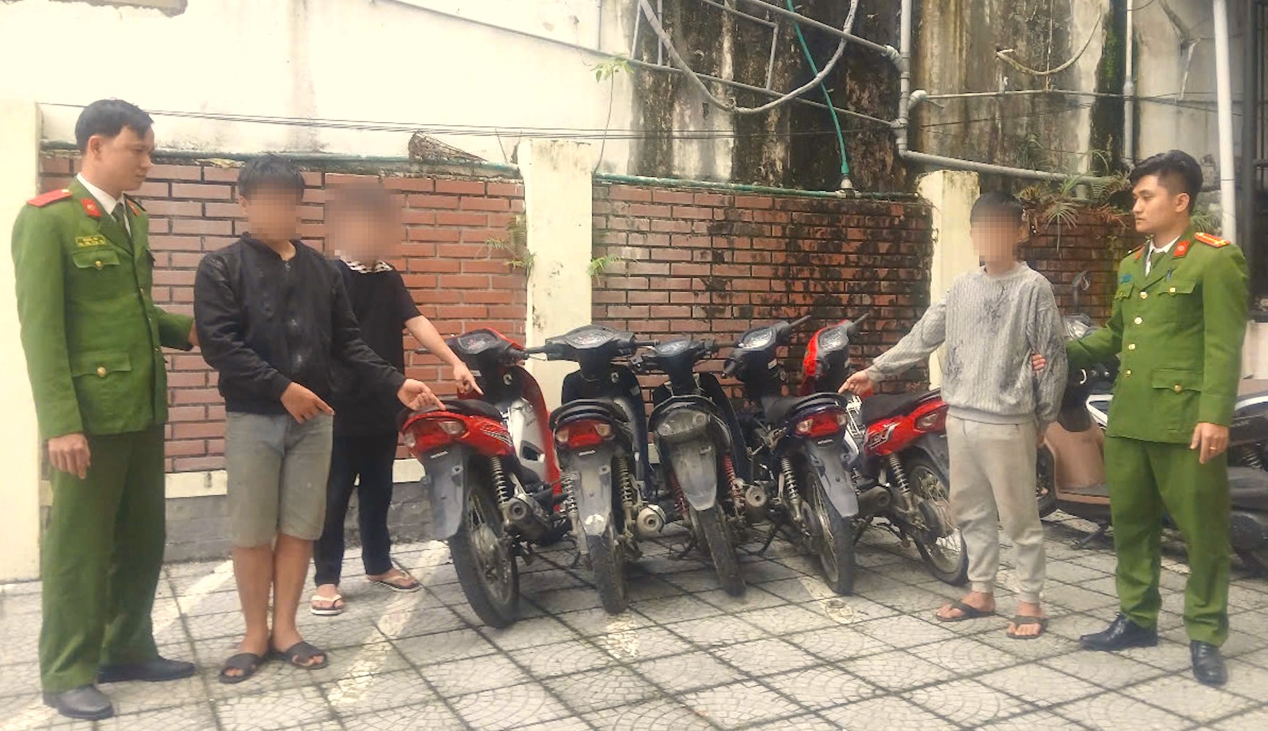 Bắt giữ nhóm thanh thiếu niên chuyên trộm cắp xe máy
