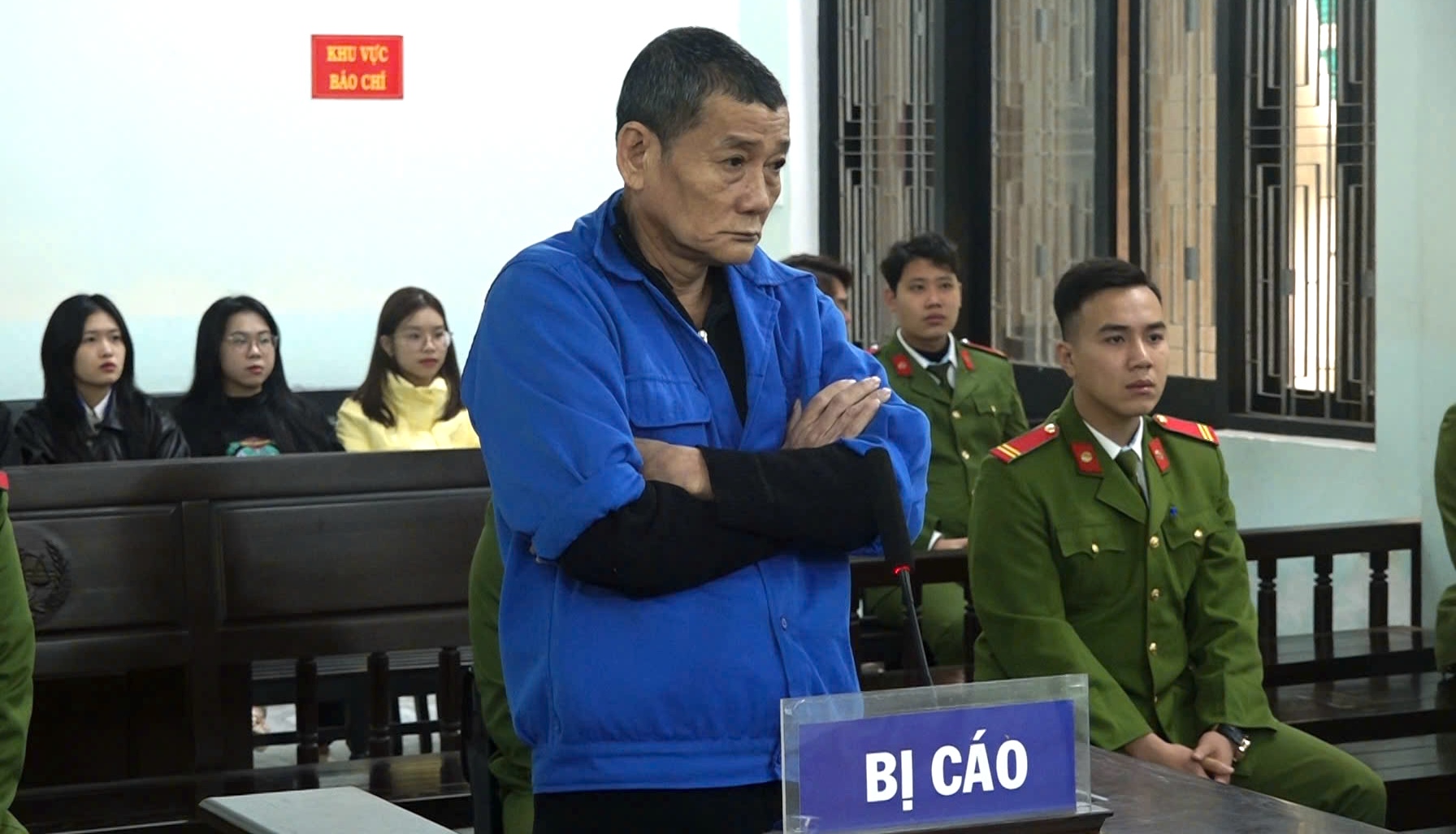 7 năm tù đối với người cháu dùng rựa chém chú ruột trọng thương