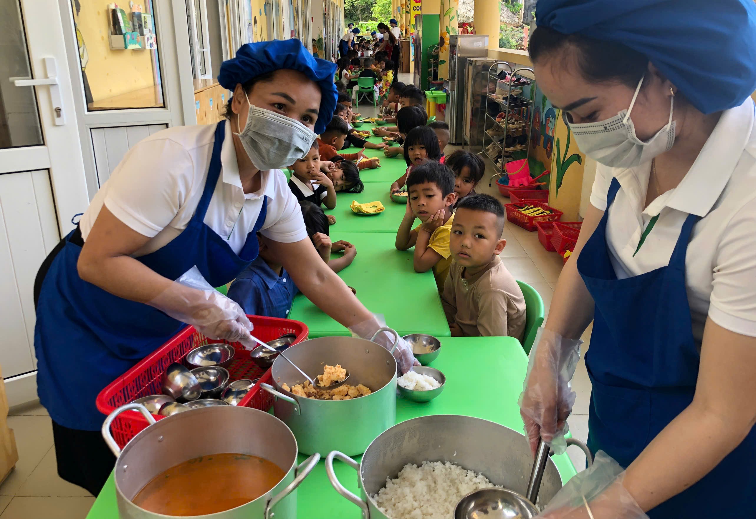 Giám sát dinh dưỡng học đường tại 8 trường mầm non các xã nghèo