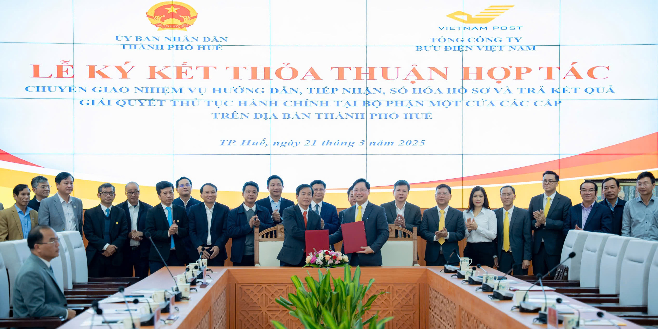 Hợp tác phát triển các dịch vụ bưu chính - hành chính công