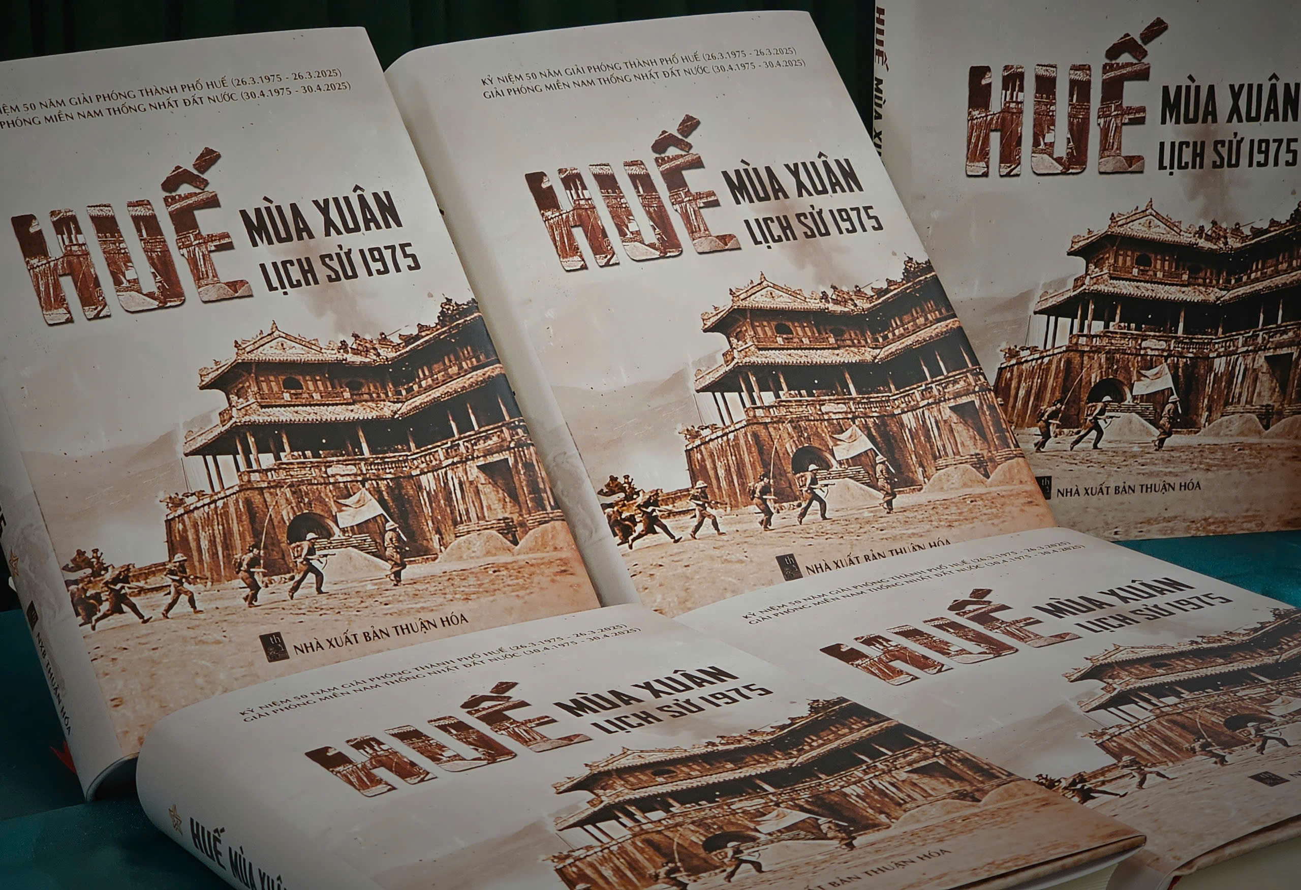 Ra mắt sách “Huế - mùa Xuân lịch sử 1975”
