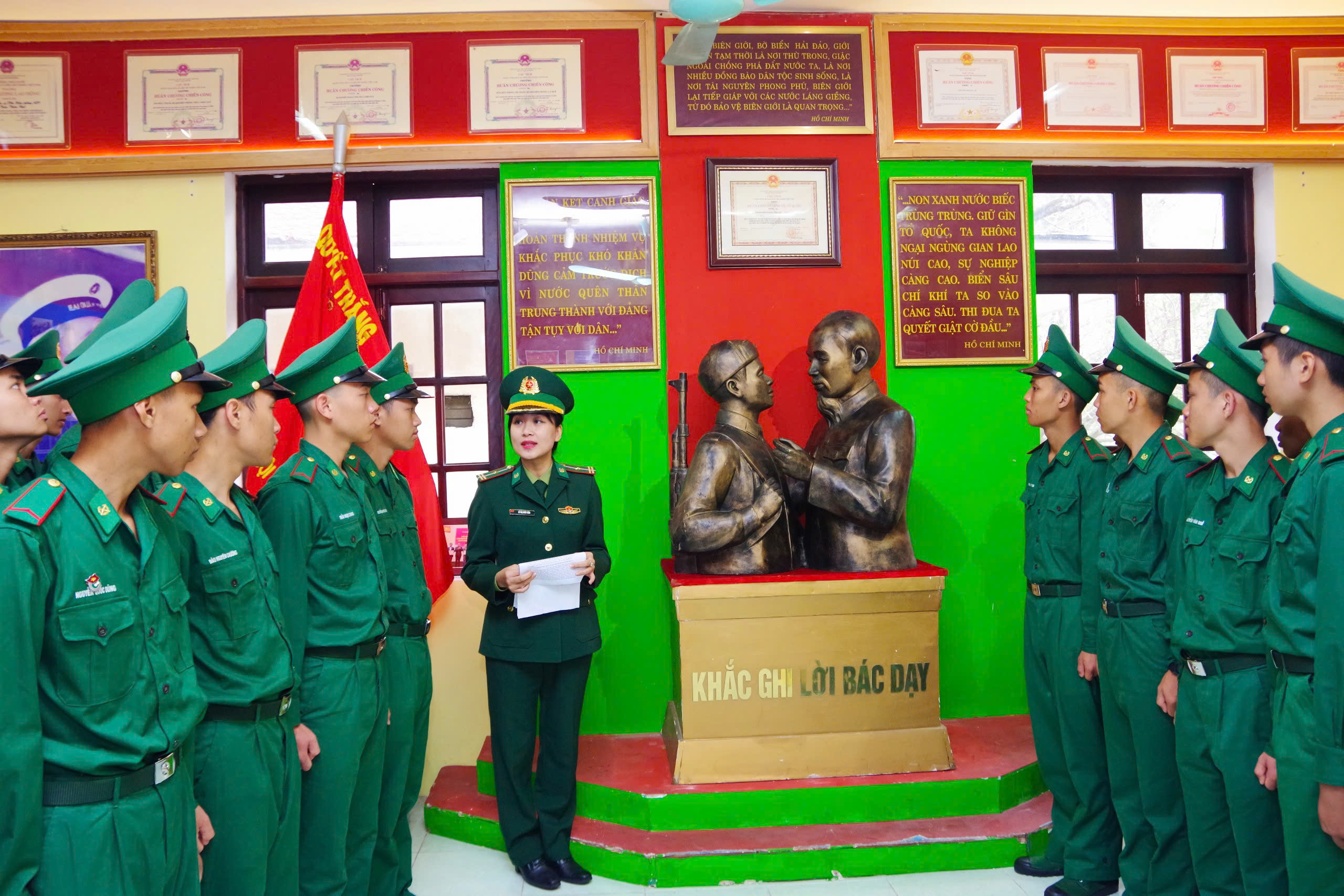 Bồi đắp, giáo dục truyền thống cho chiến sĩ mới