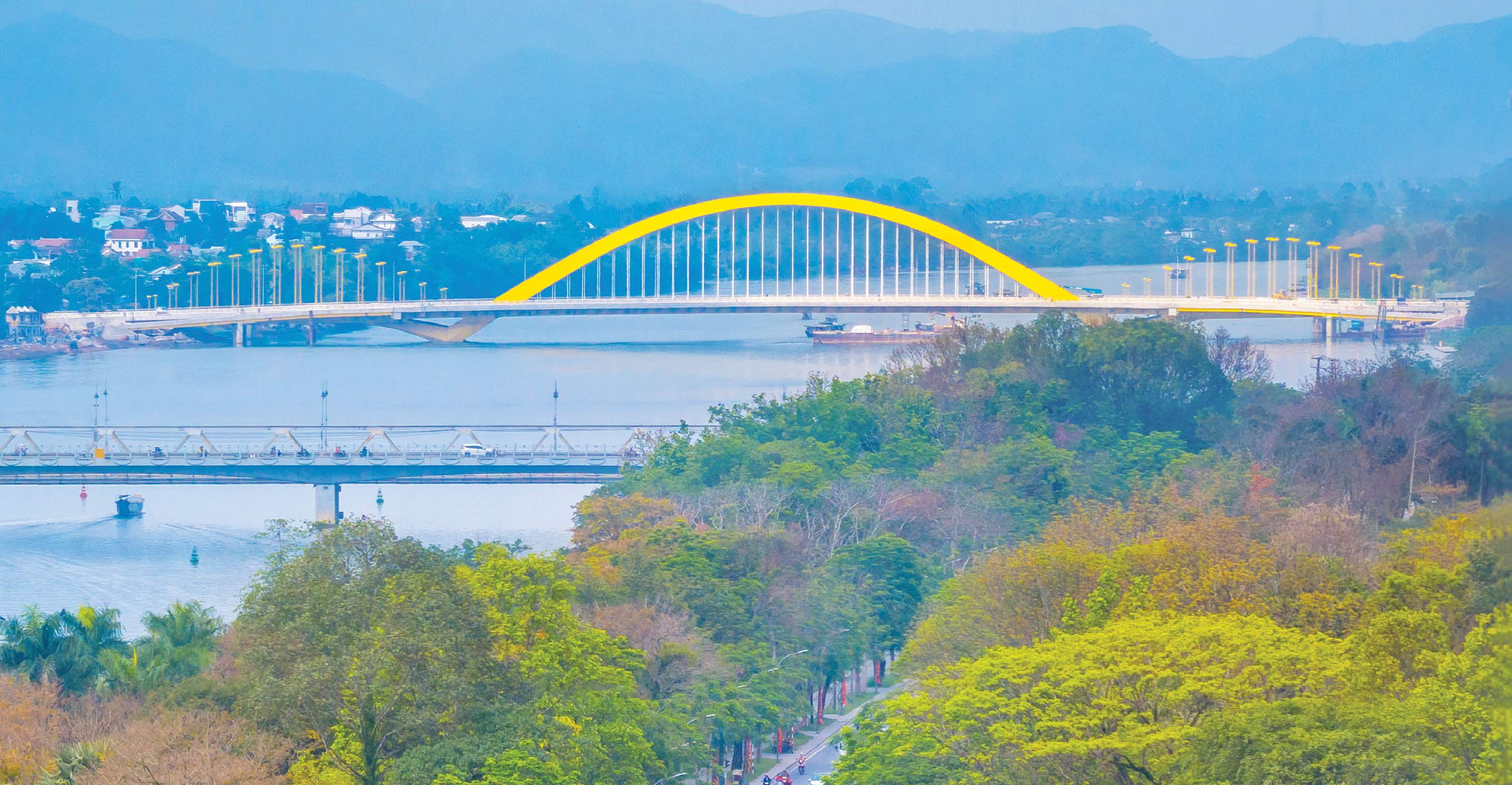 Huế vươn mình thành trung tâm văn hóa, du lịch, y tế, giáo dục - đào tạo của cả nước