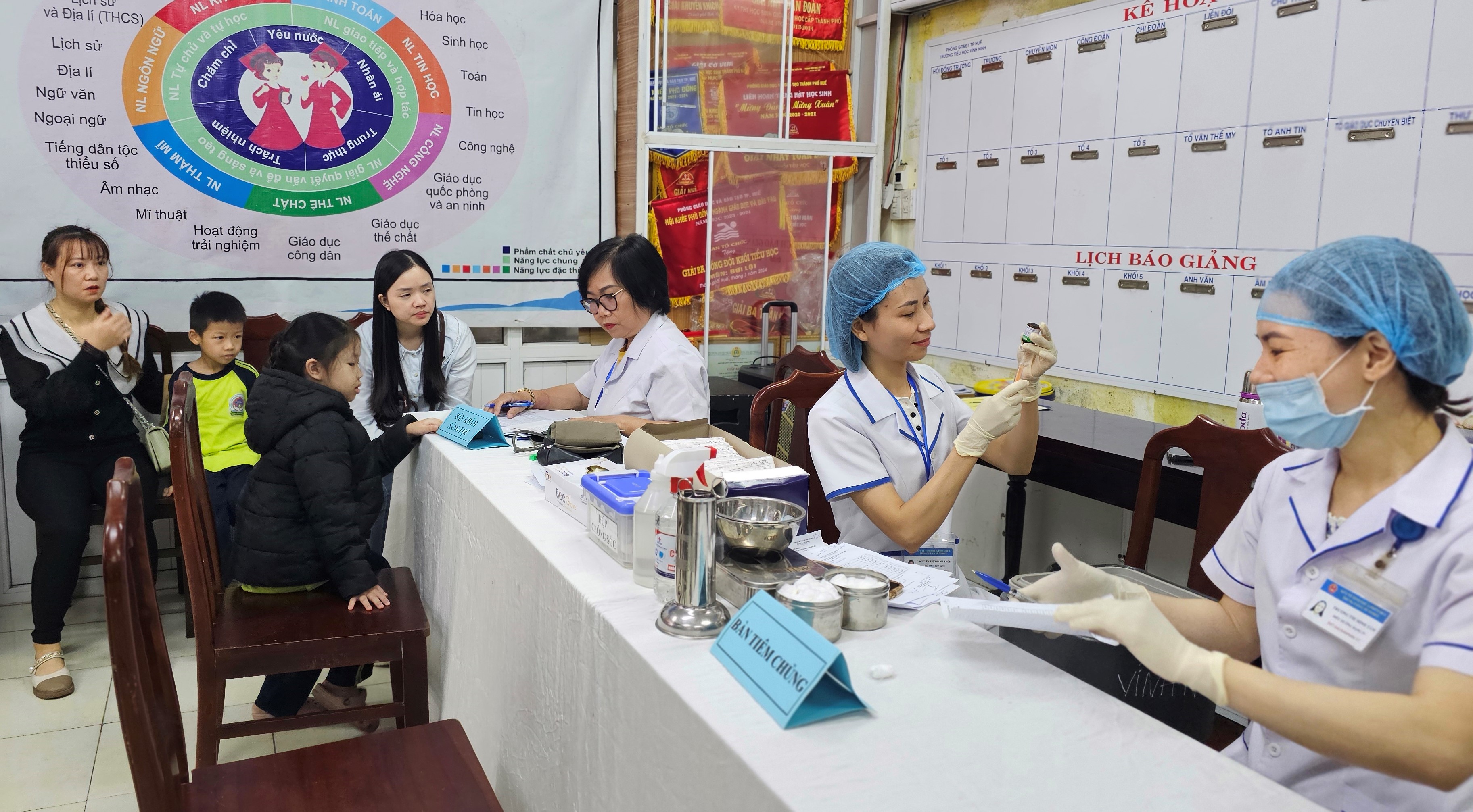 Dốc sức, thần tốc cho chiến dịch tiêm sởi