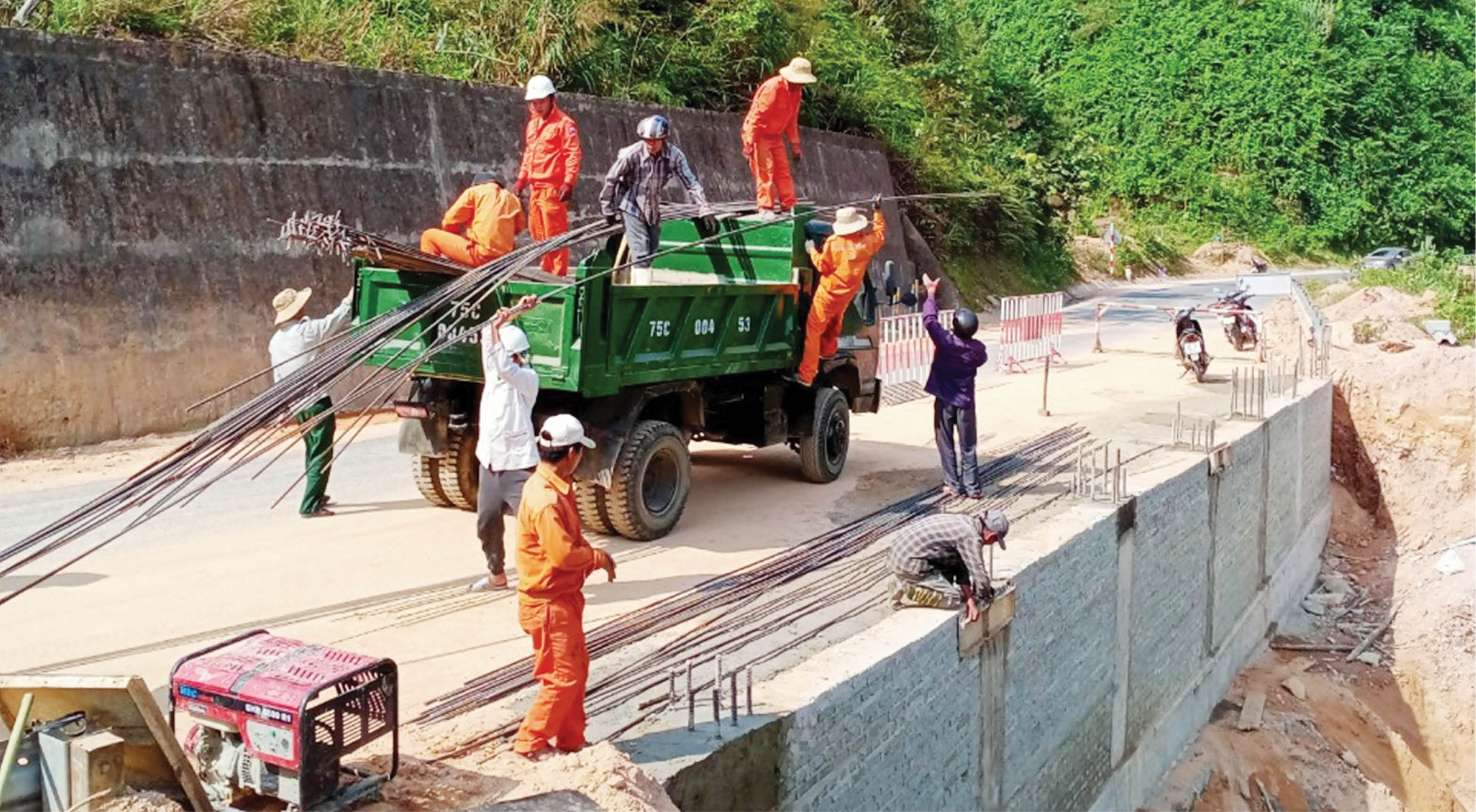 Huy động sức dân xây dựng nông thôn mới