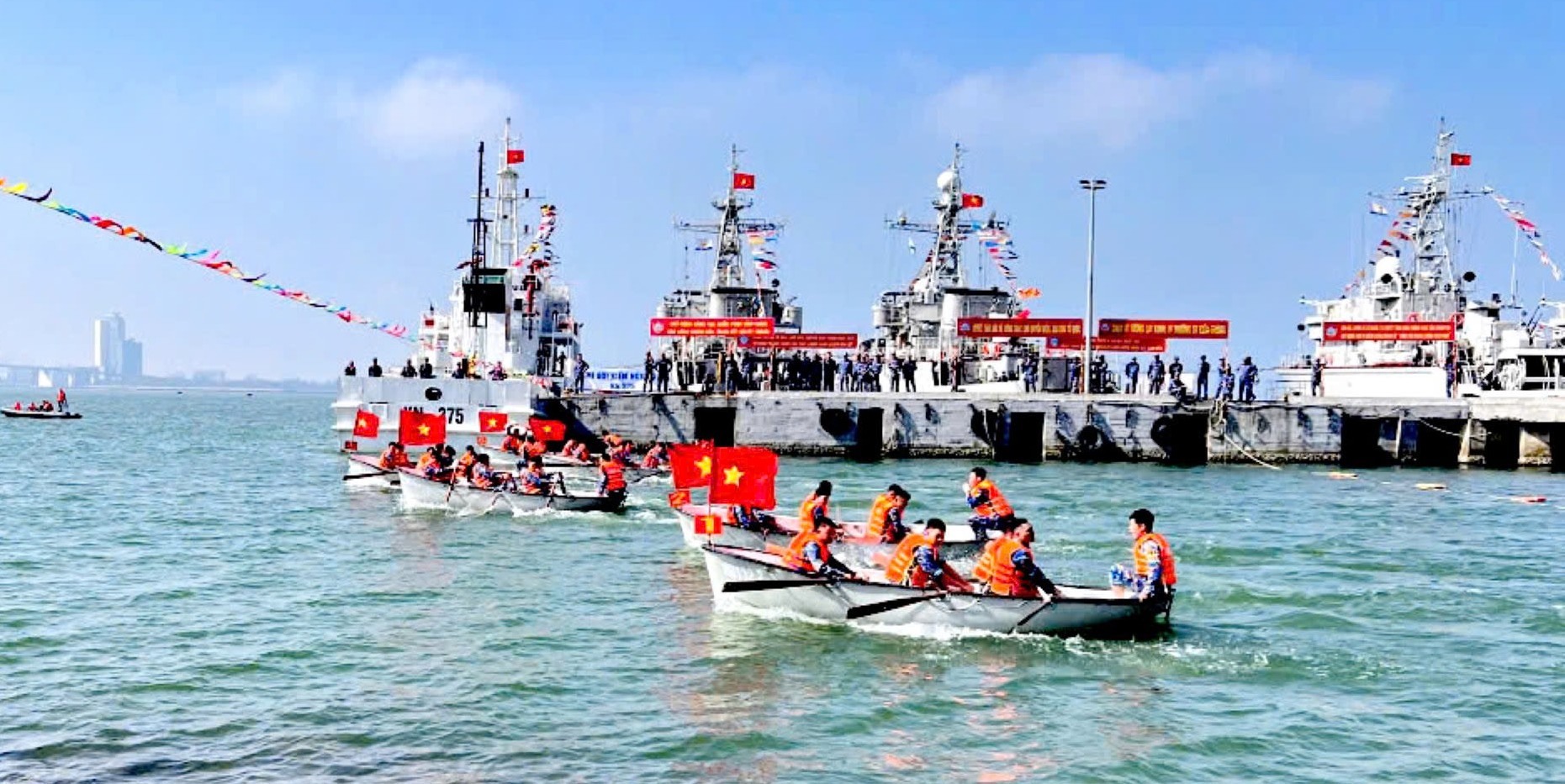 Tuyên truyền biển, đảo và thu hút nguồn nhân lực xây dựng Quân chủng Hải quân