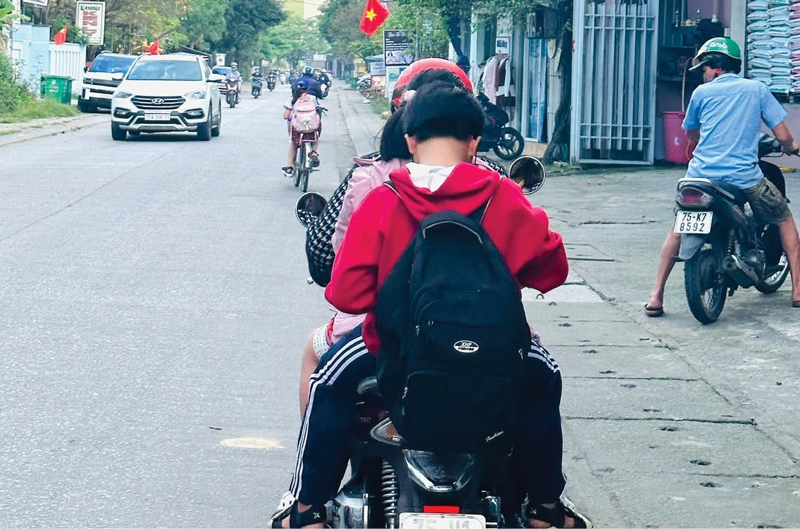 Hãy đội mũ bảo hiểm cho con