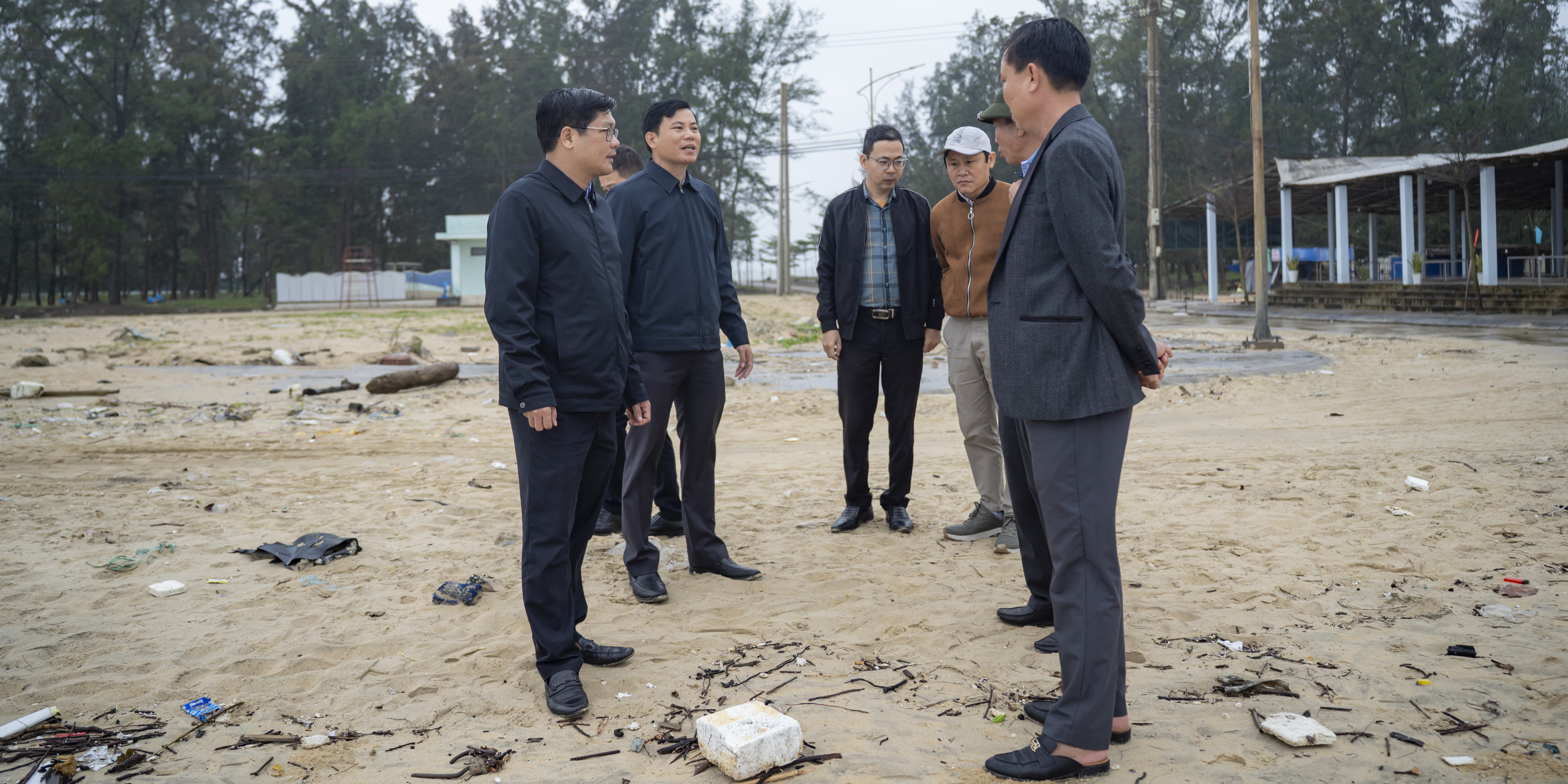 Lãnh đạo thành phố kiểm tra công tác bảo vệ môi trường tại các bãi biển