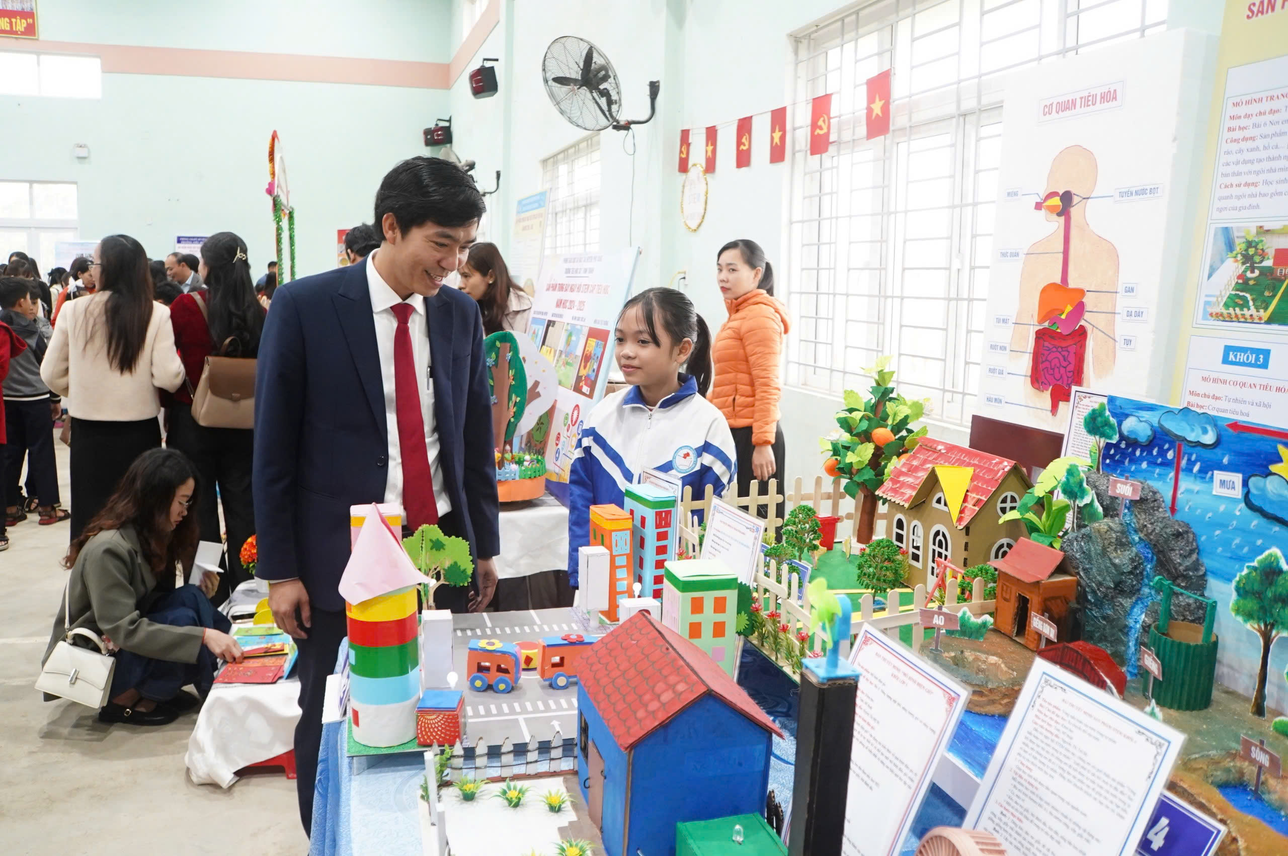 Ngày hội STEM, sân chơi khoa học cho học sinh