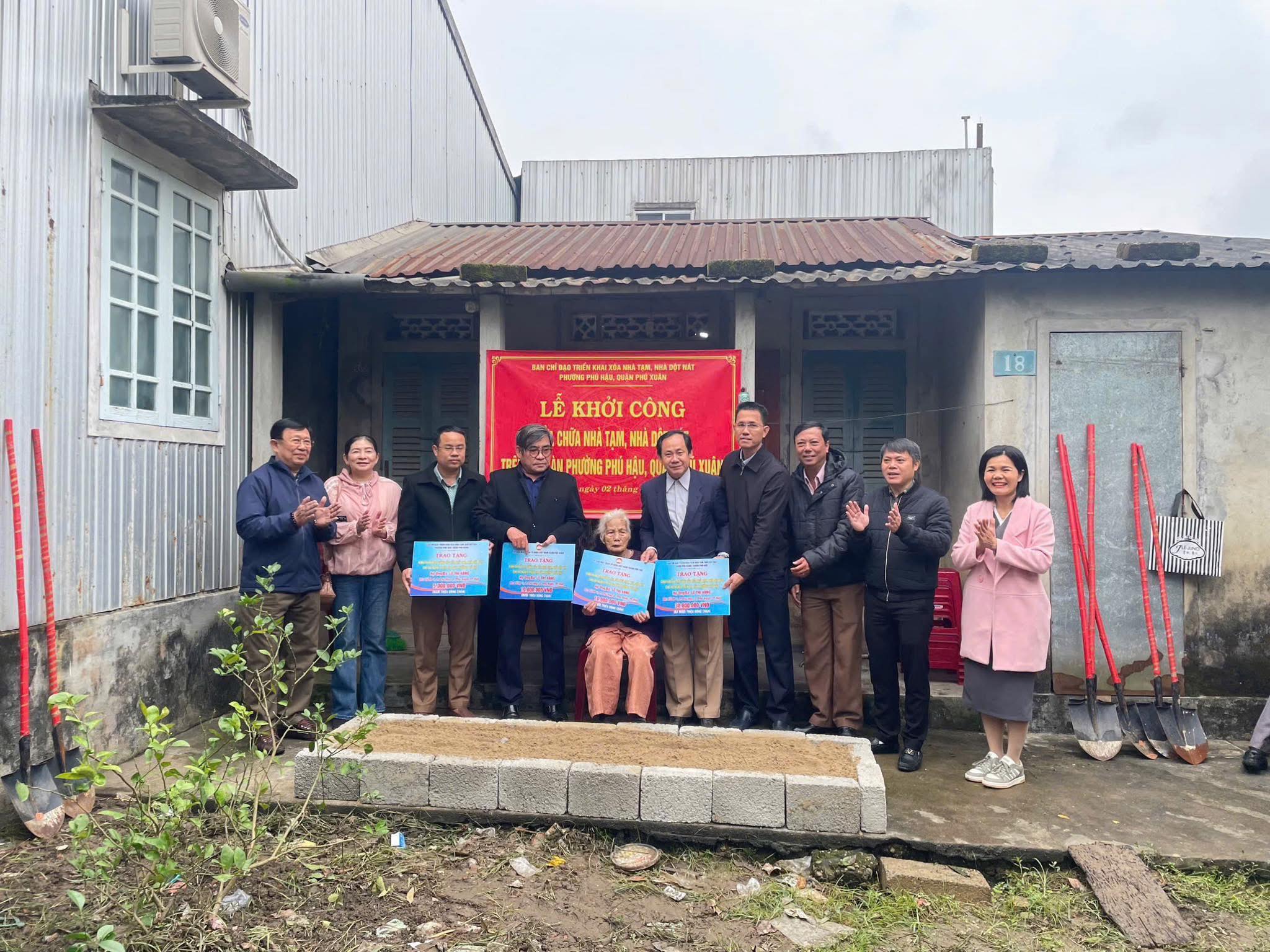 Quận Phú Xuân đẩy mạnh xóa nhà tạm, giúp người dân an cư