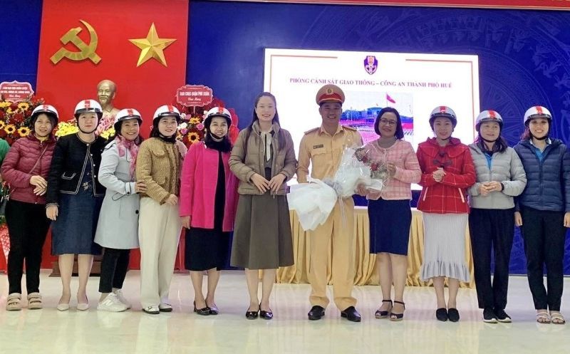 Trang bị kiến thức an toàn giao thông cho hội viên phụ nữ