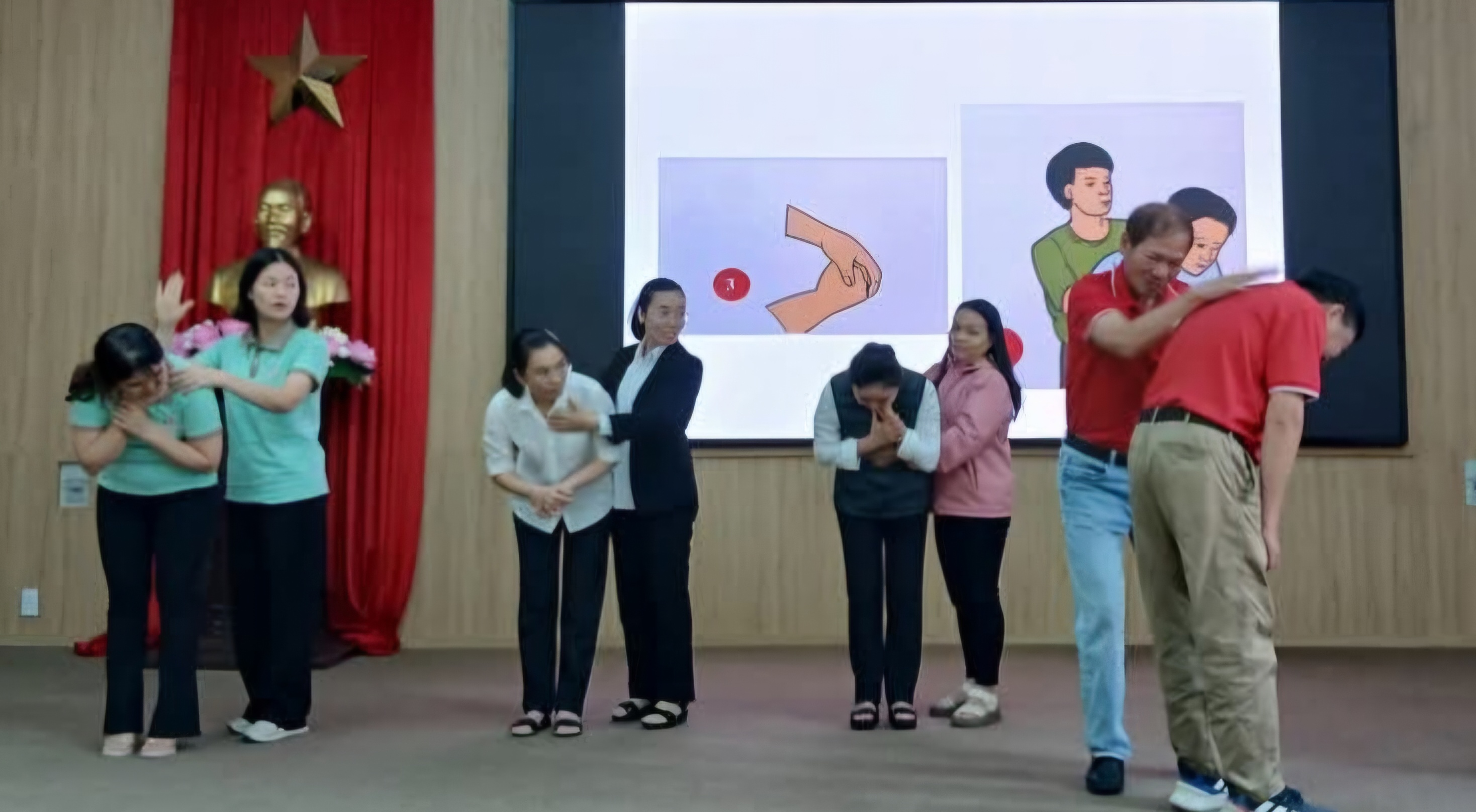 Tập huấn kỹ năng sơ cấp cứu ban đầu cho giáo viên mầm non