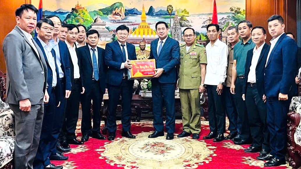 Công an TP Huế thăm, chúc Tết cổ truyền Bunpimay