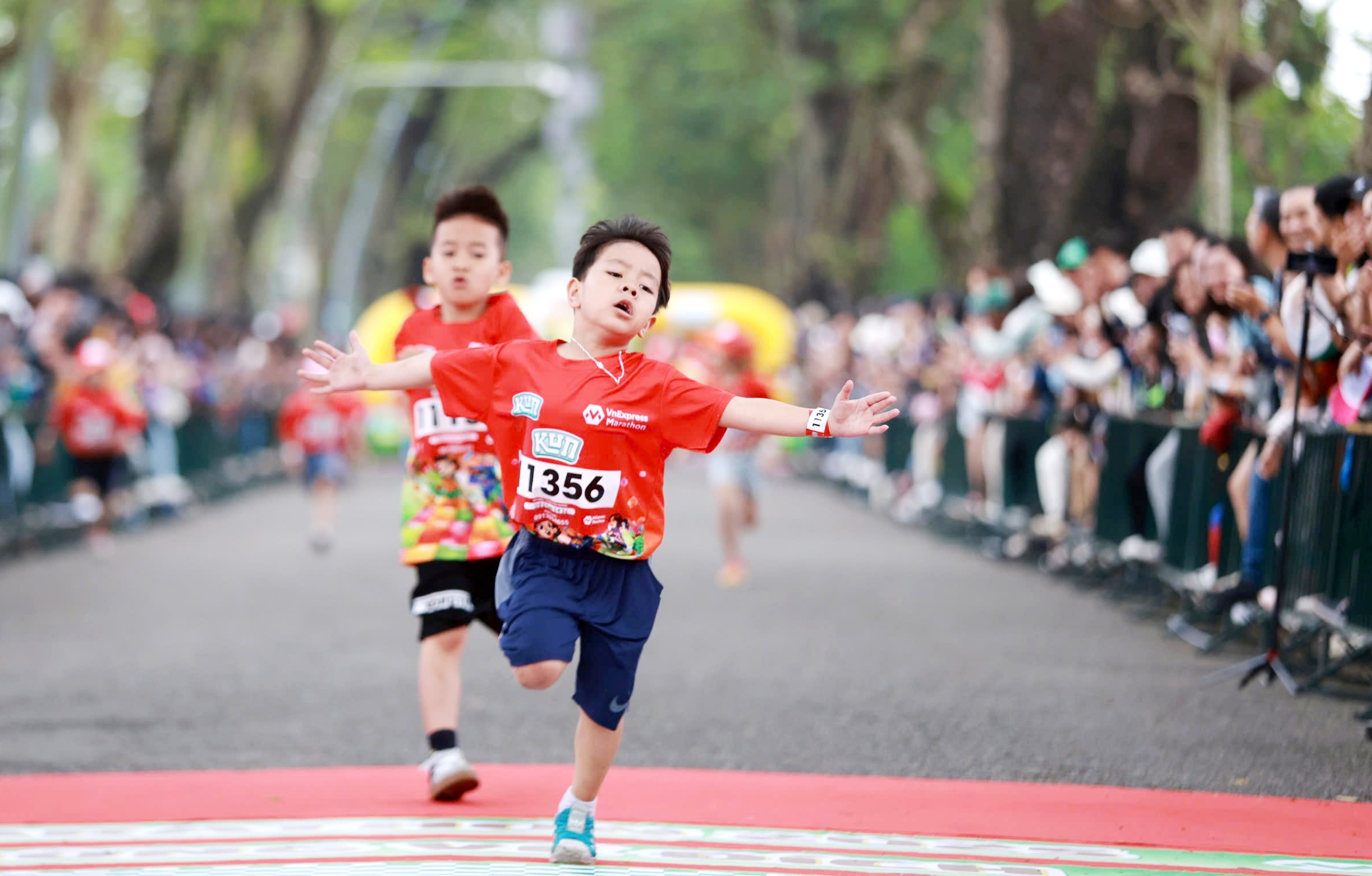 Hơn 2 000 runner “nhí” tham dự Kun marathon Hue 2025