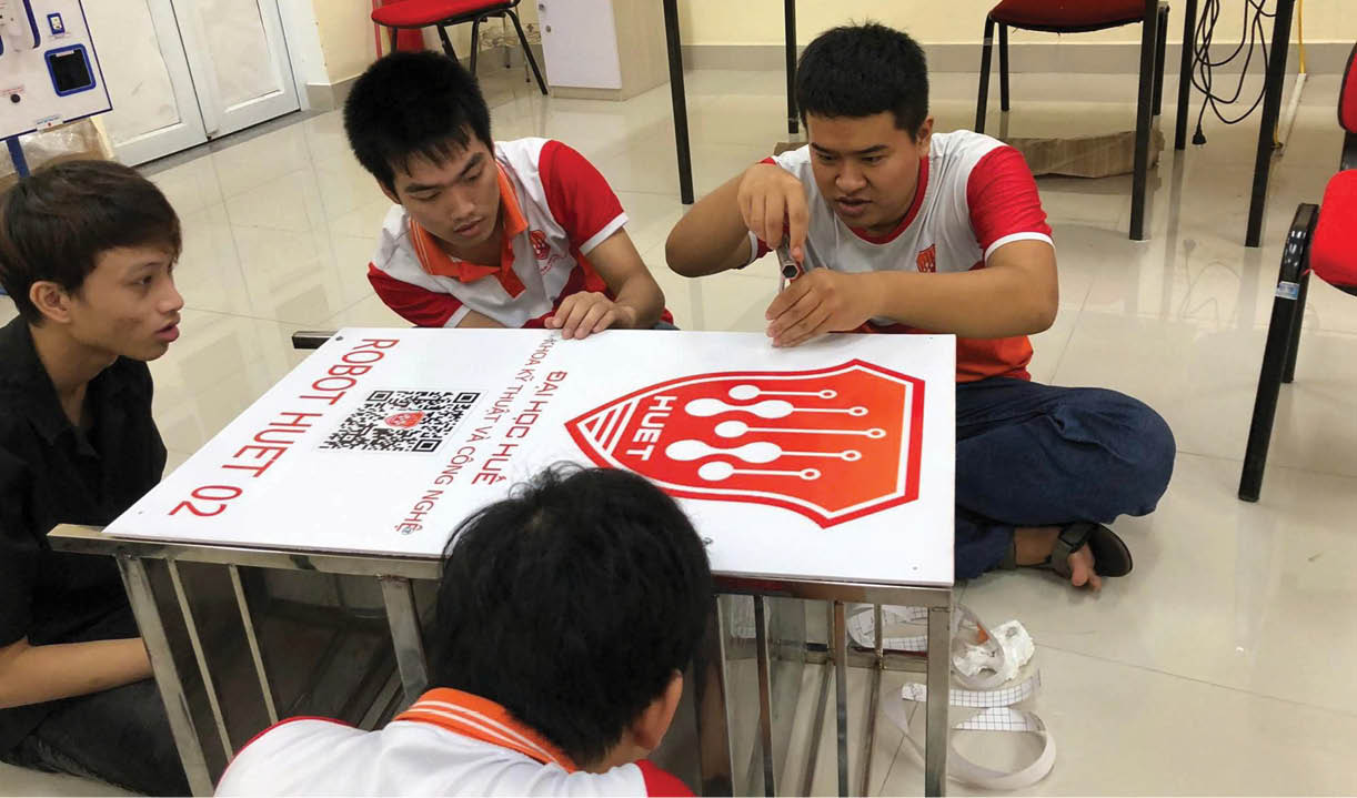 Sáng tạo robot - sân chơi hữu ích của sinh viên