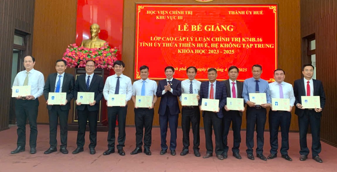 56 học viên tốt nghiệp Cao cấp Lý luận chính trị