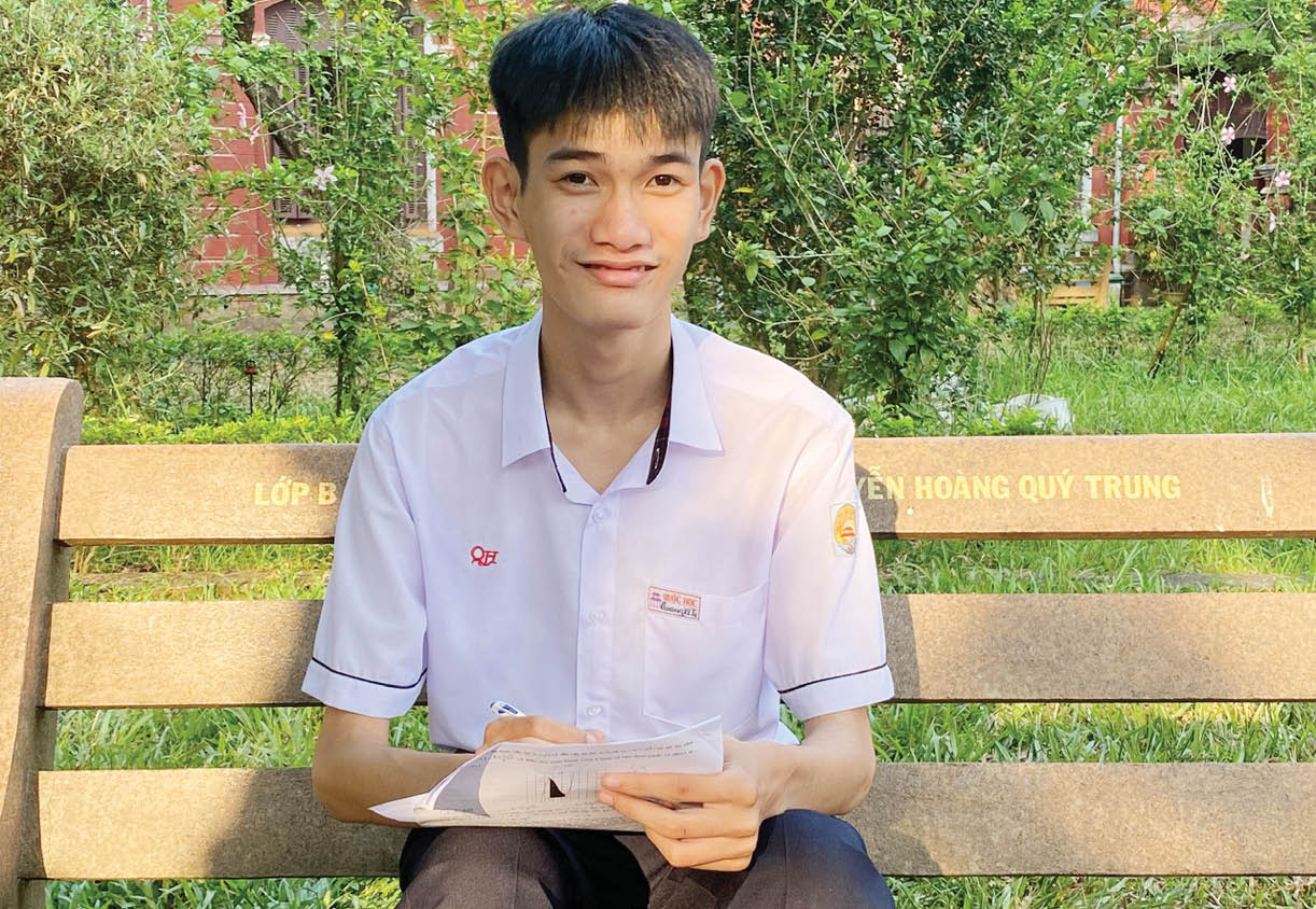 Thủ khoa kỳ thi đánh giá năng lực chia sẻ bí quyết học tốt