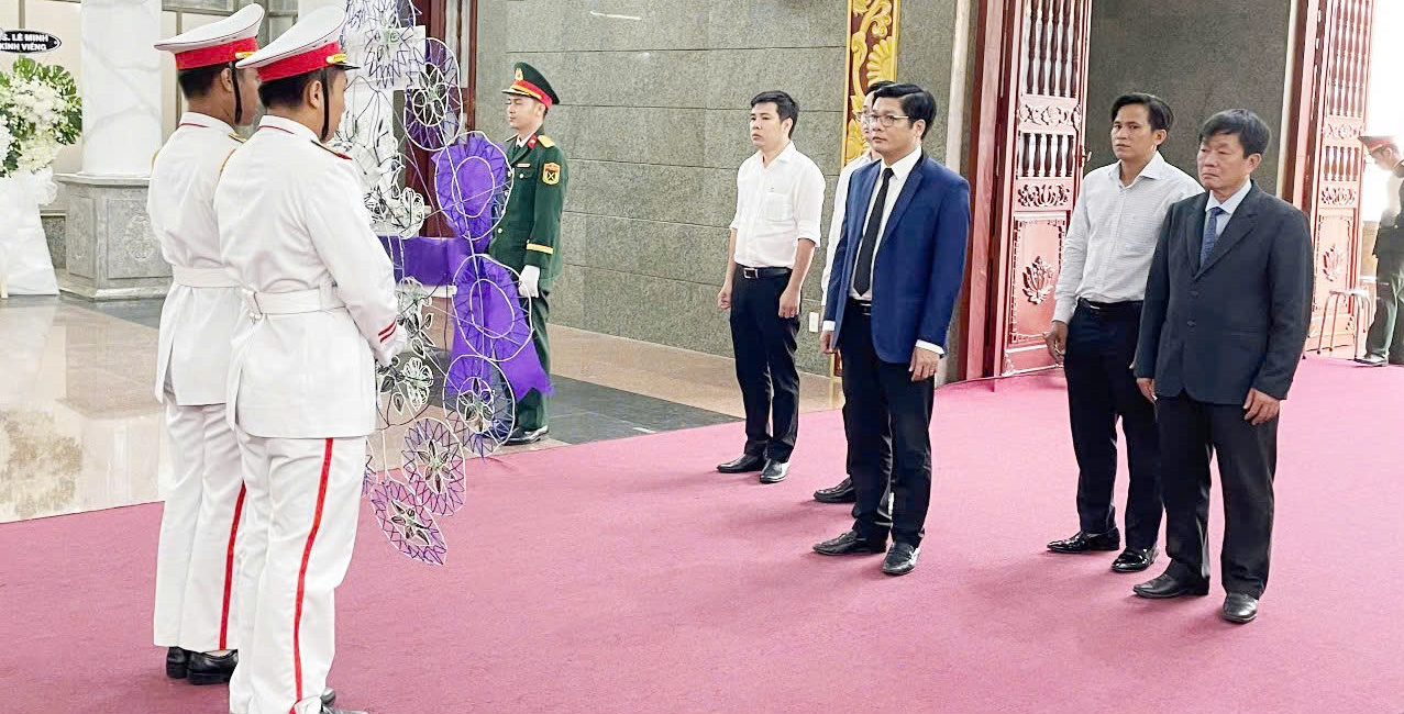 Lãnh đạo thành phố Huế viếng Phu nhân cố Thủ tướng Võ Văn Kiệt