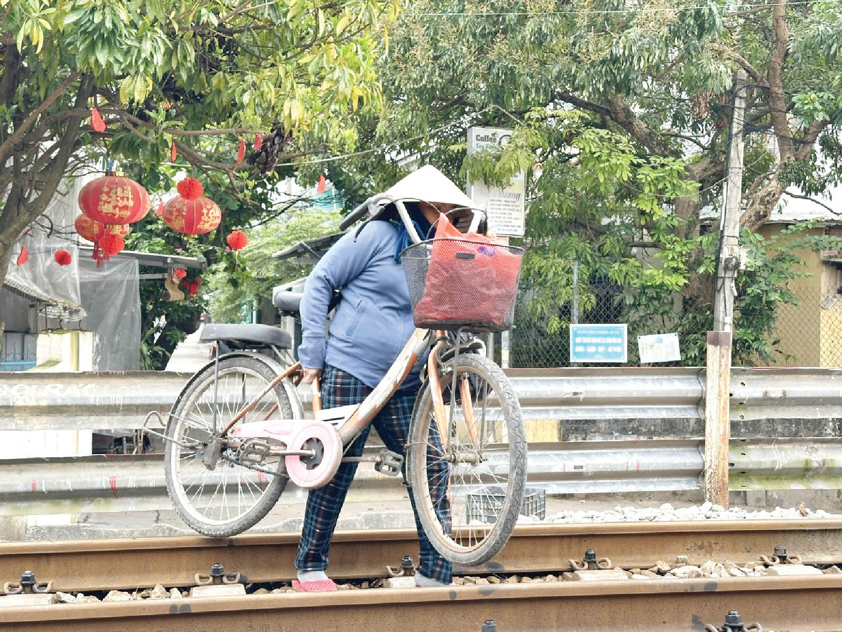 Bất cập sau khi đóng “điểm đen” giao đường sắt Lương Văn Can