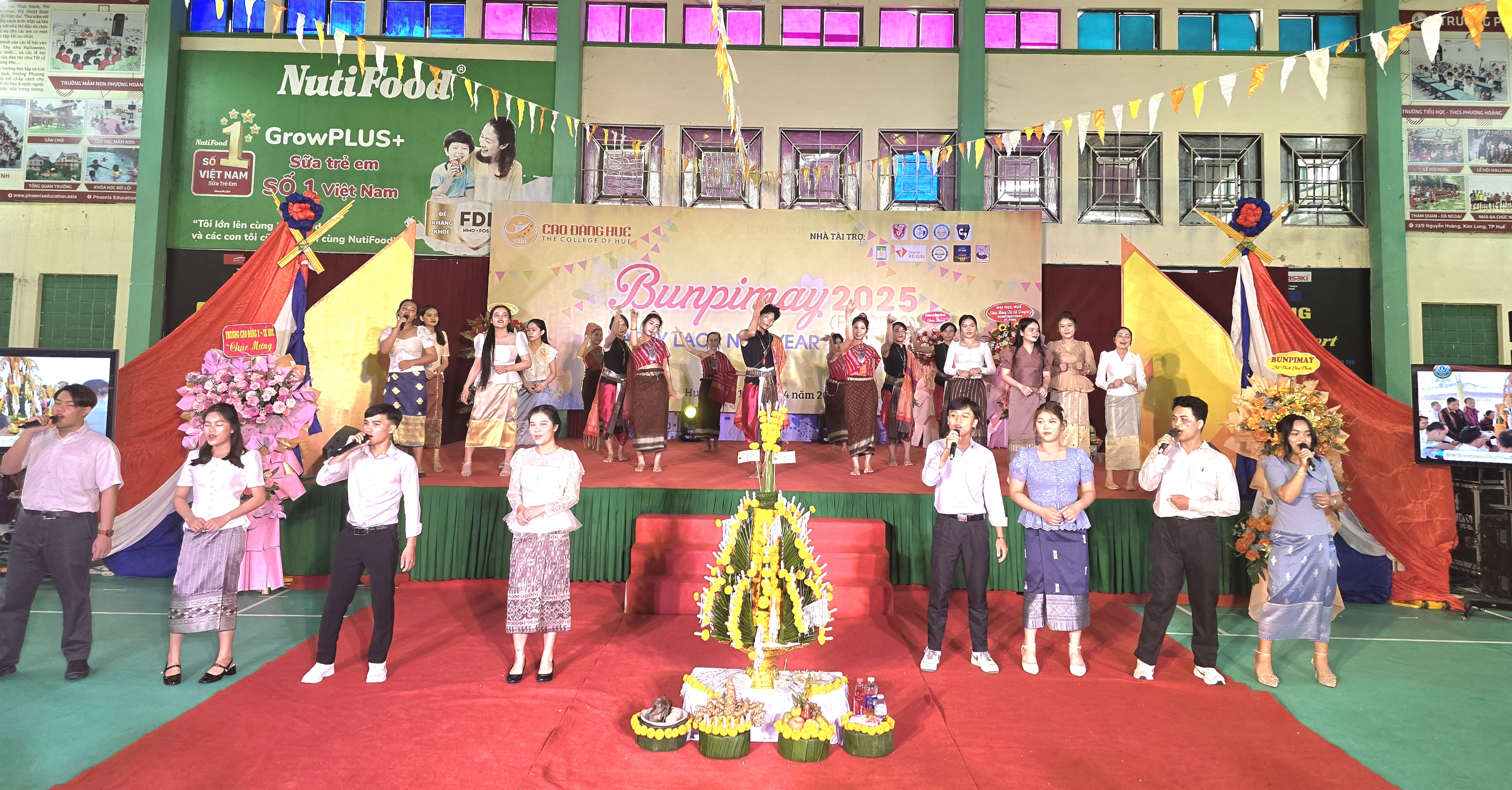 Lưu học sinh Lào đón Tết cổ truyền Bunpimay